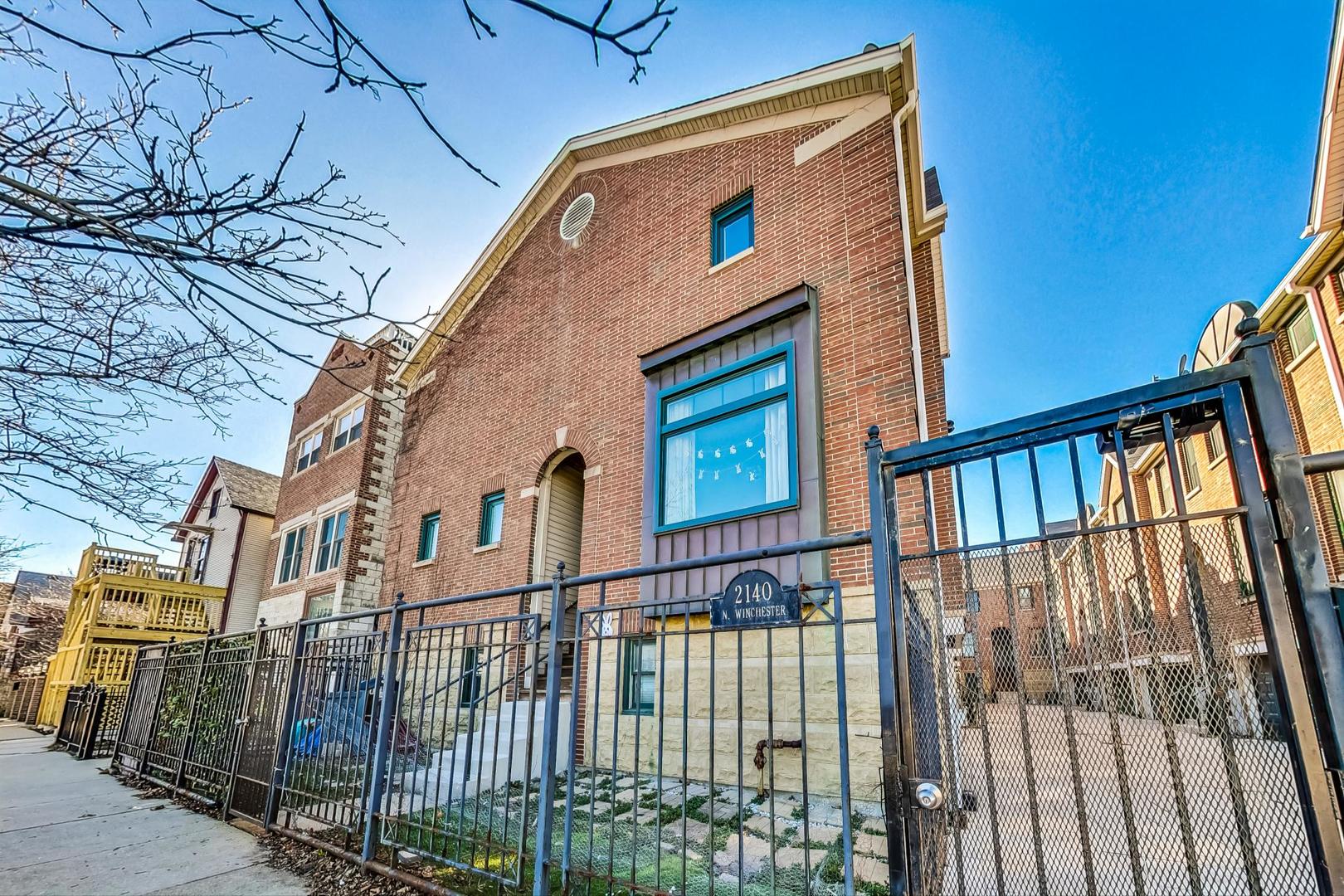 2140 N Winchester Avenue Unit: 10