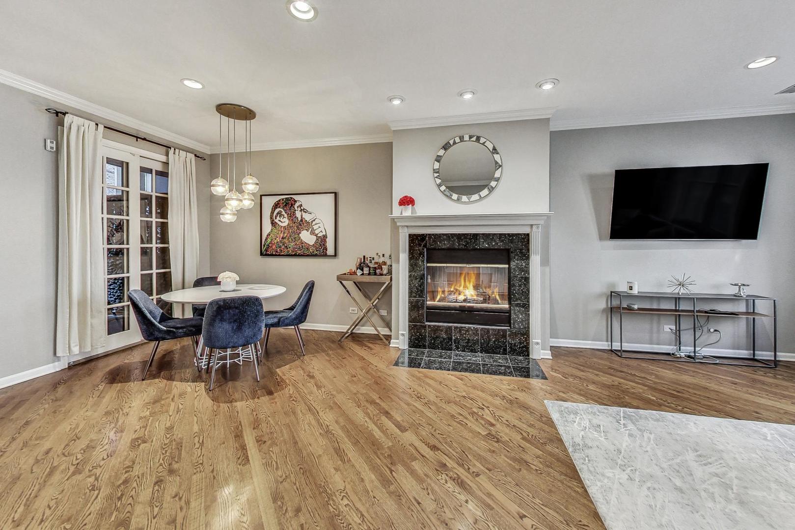 2140 N Winchester Avenue Unit: 10