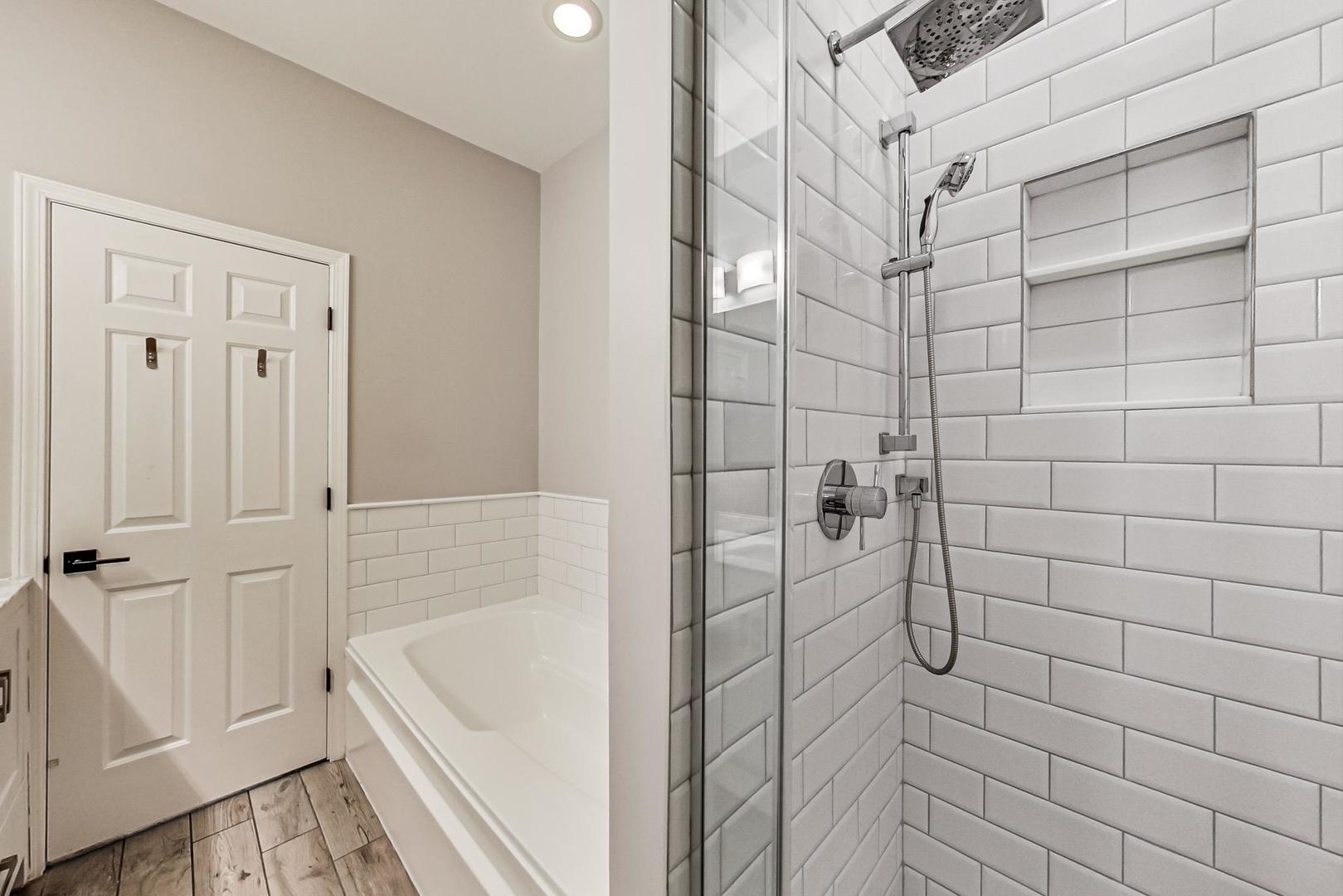 2140 N Winchester Avenue Unit: 10