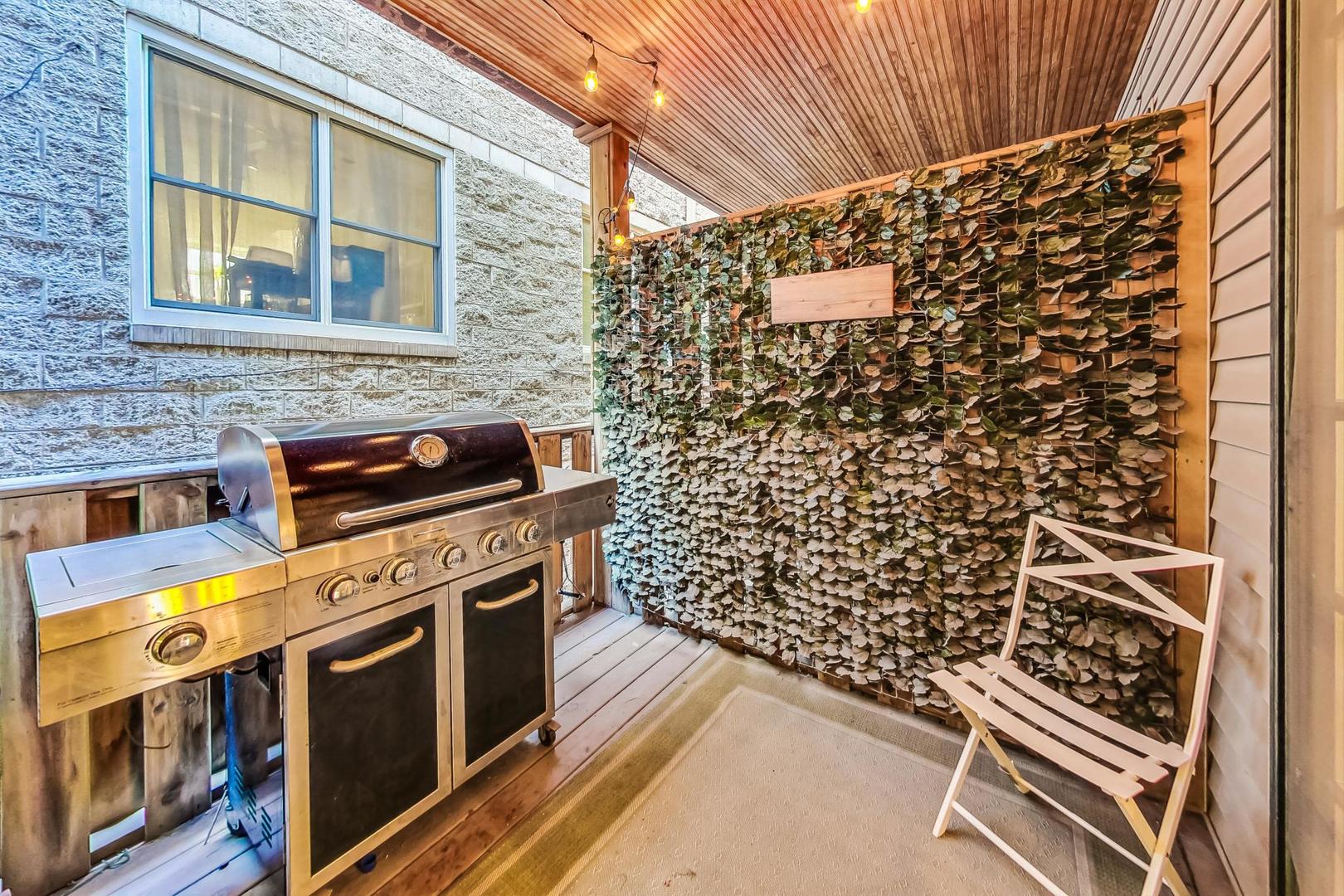 2140 N Winchester Avenue Unit: 10