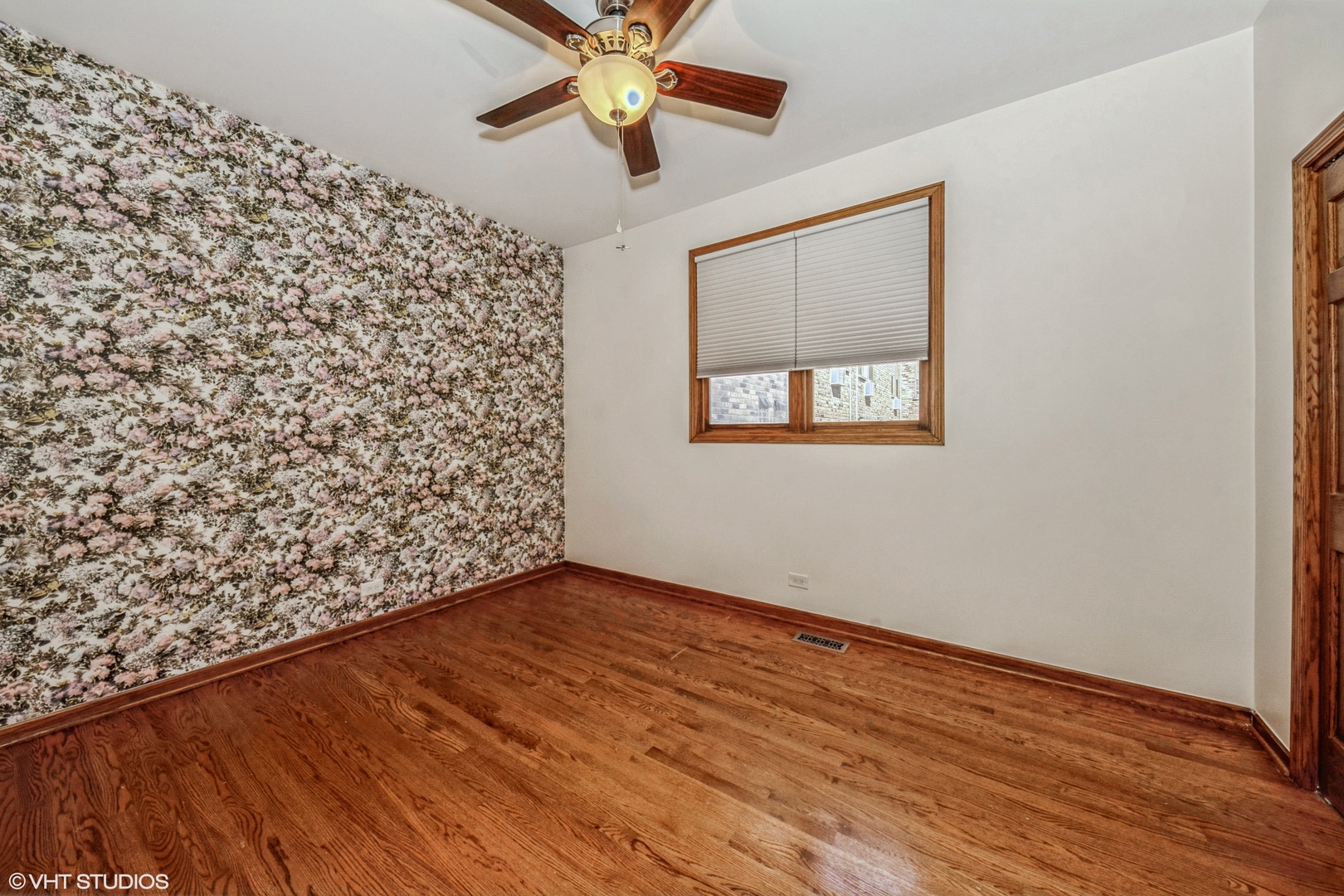 635 W Wrightwood Avenue Unit: 4E