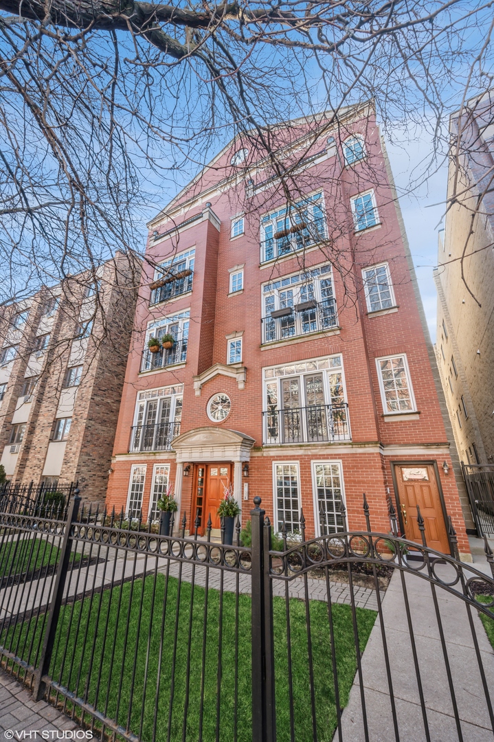 635 W Wrightwood Avenue Unit: 4E