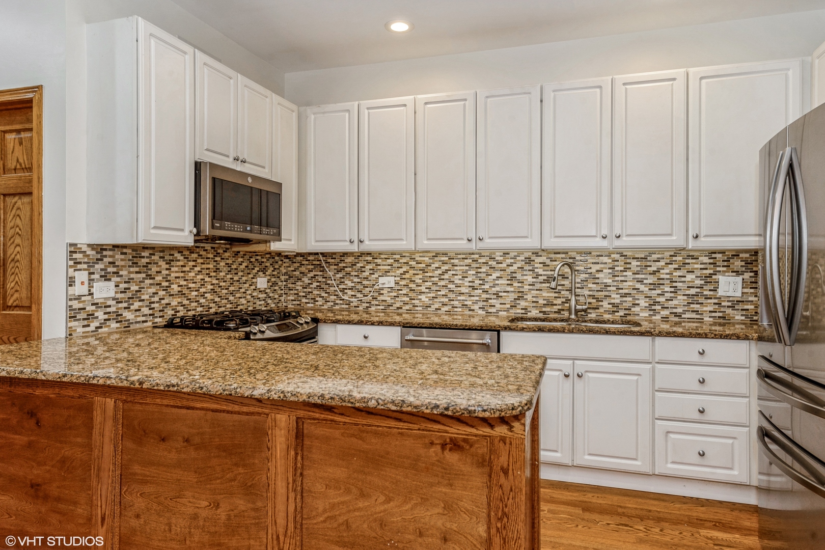 635 W Wrightwood Avenue Unit: 4E