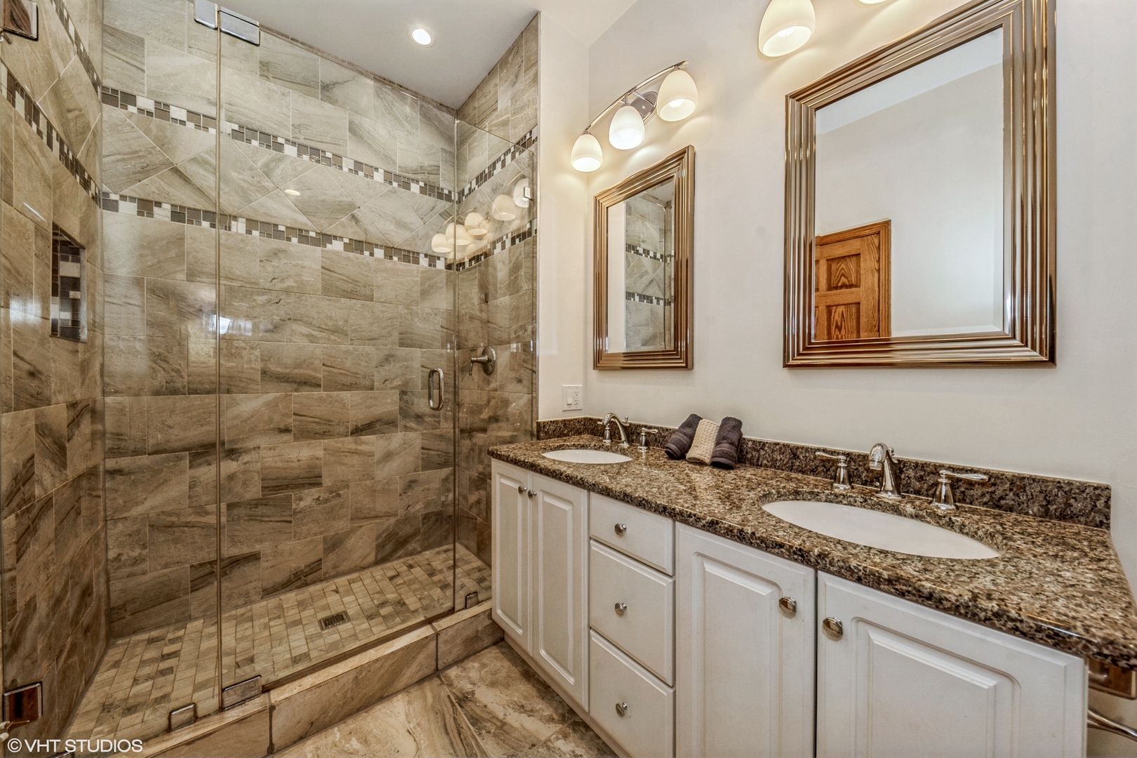 635 W Wrightwood Avenue Unit: 4E