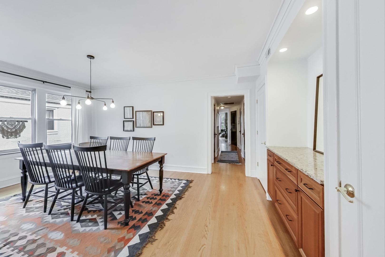 2528 W Winnemac Avenue Unit: 2E