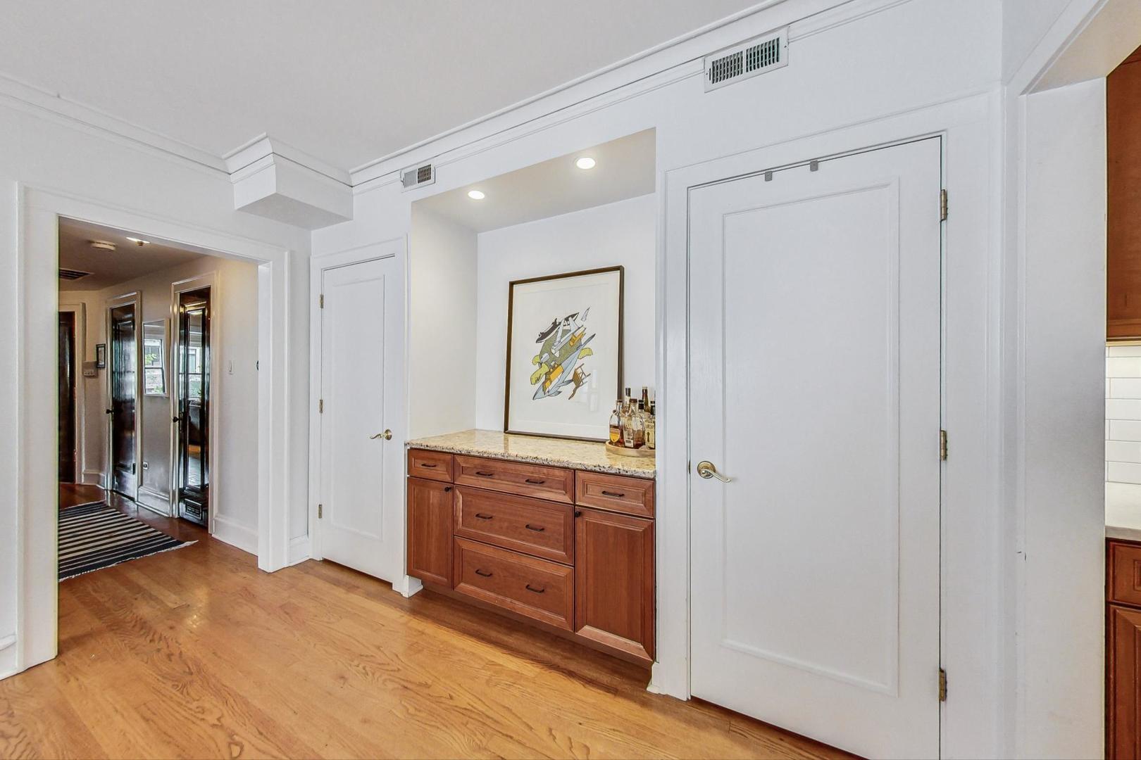 2528 W Winnemac Avenue Unit: 2E