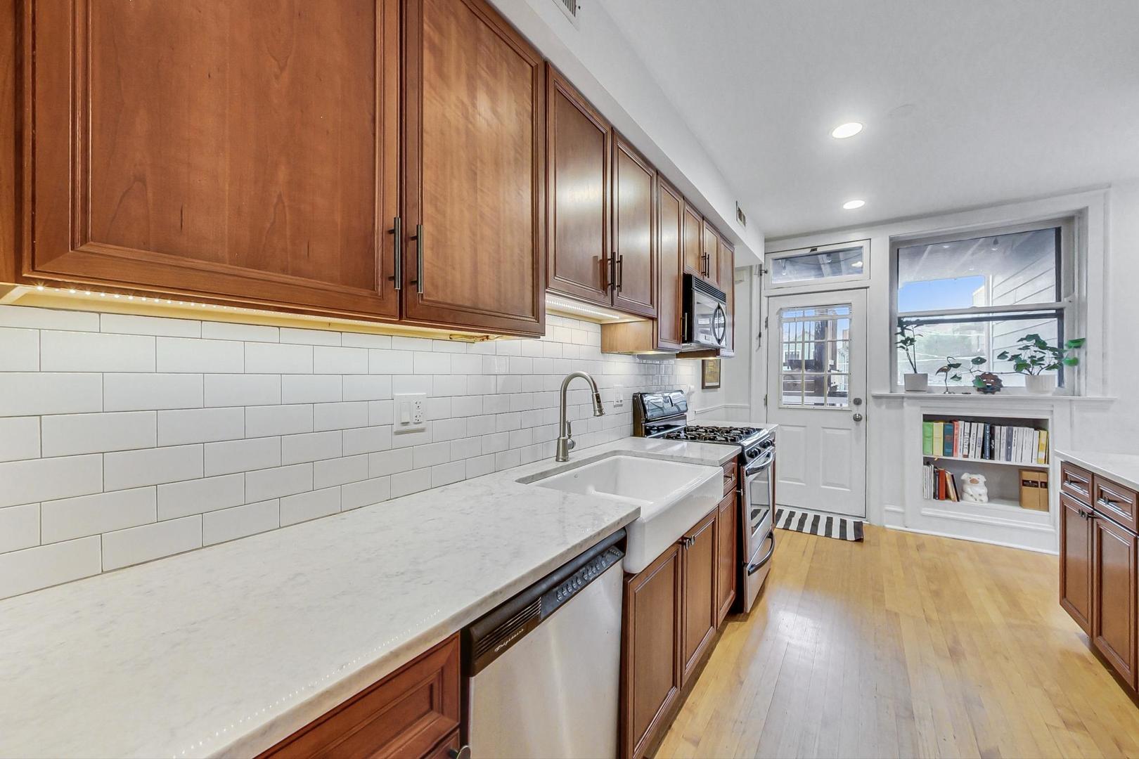 2528 W Winnemac Avenue Unit: 2E