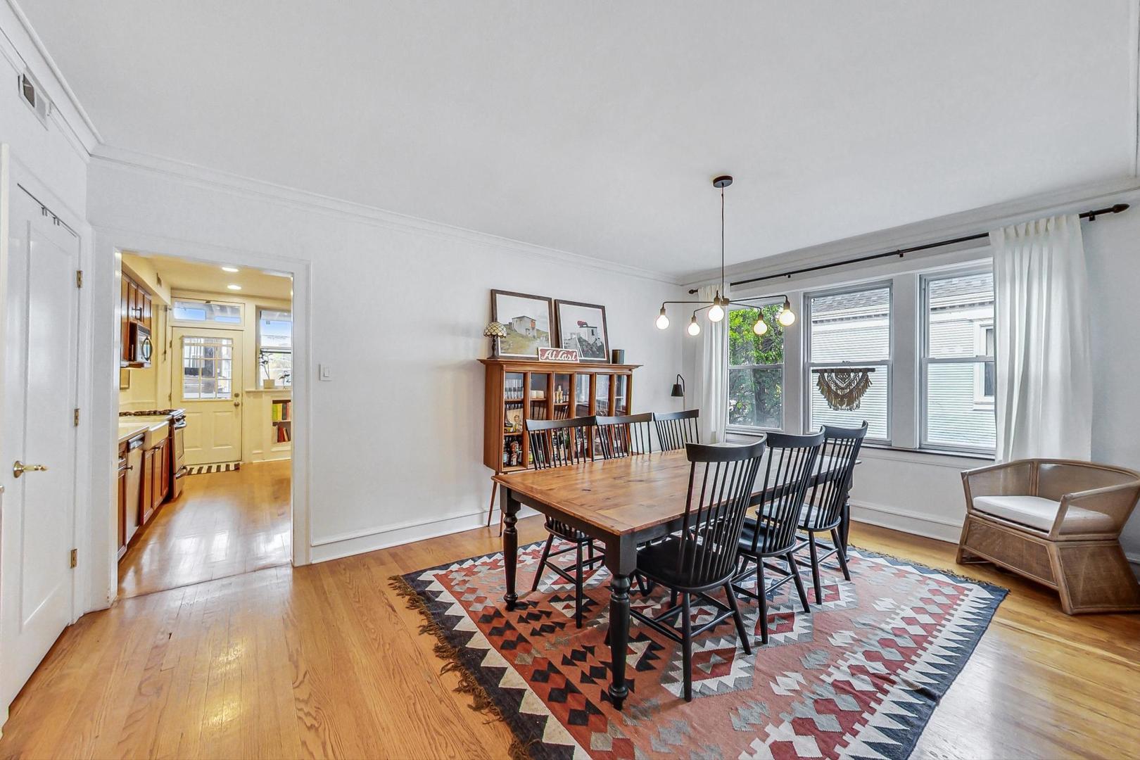 2528 W Winnemac Avenue Unit: 2E