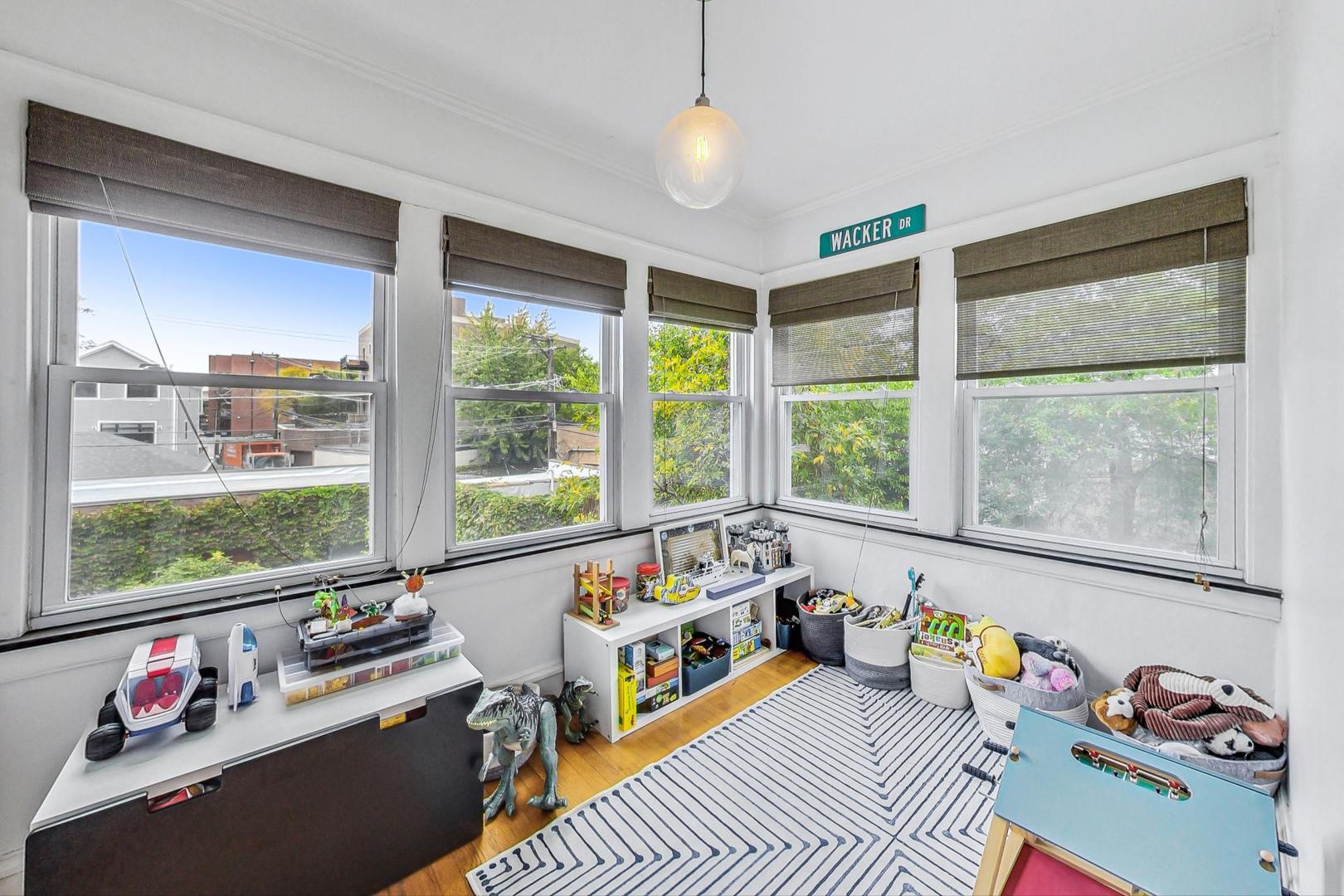 2528 W Winnemac Avenue Unit: 2E