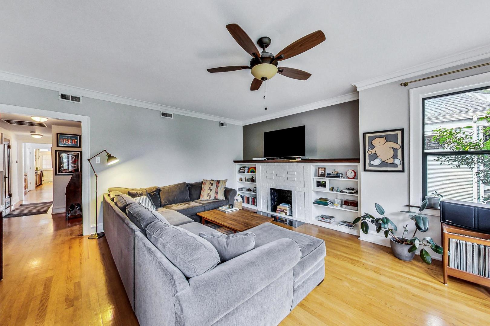 2528 W Winnemac Avenue Unit: 2E