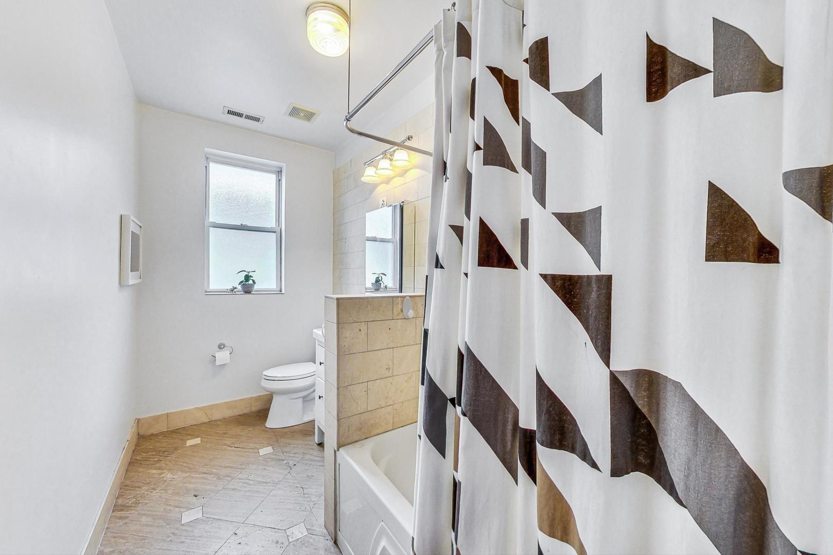 2528 W Winnemac Avenue Unit: 2E