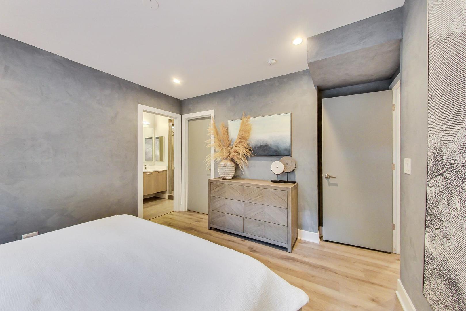 1351 N Damen Avenue Unit: 1