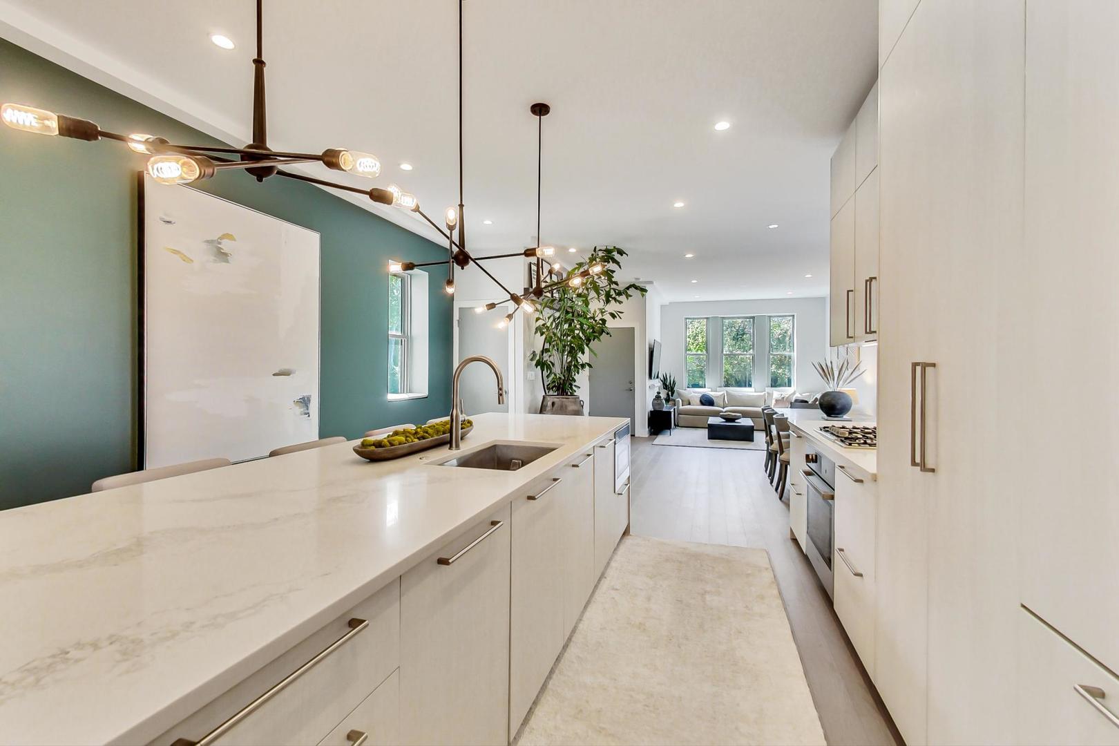 1351 N Damen Avenue Unit: 1