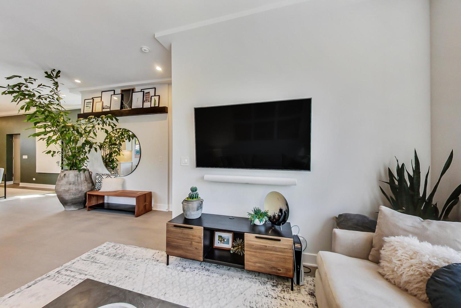 1351 N Damen Avenue Unit: 1