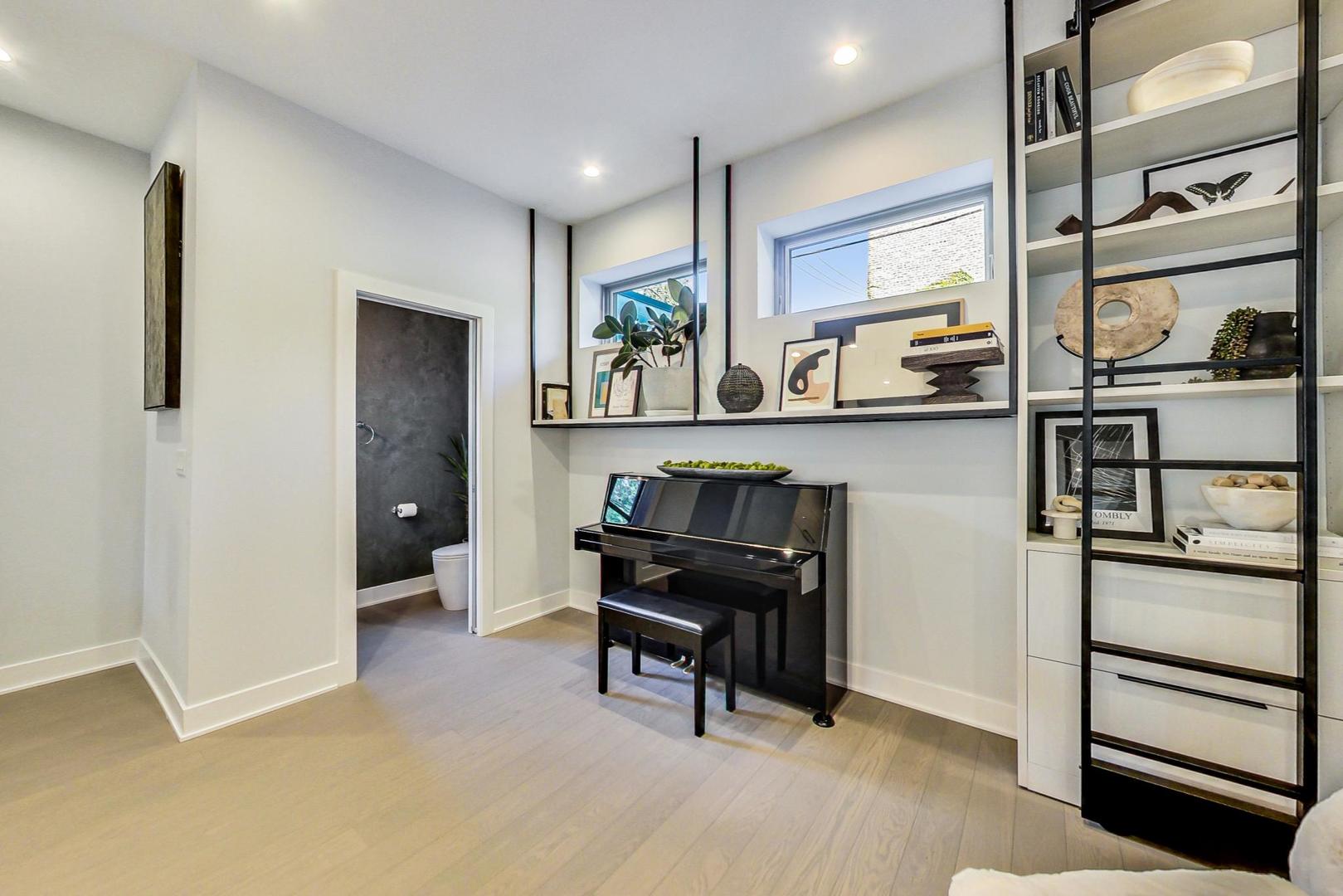 1351 N Damen Avenue Unit: 1