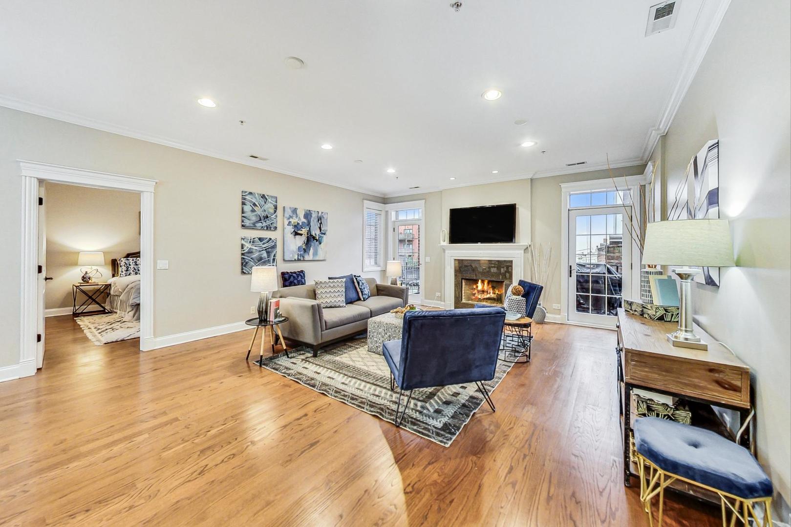 1453 W Irving Park Road Unit: 203