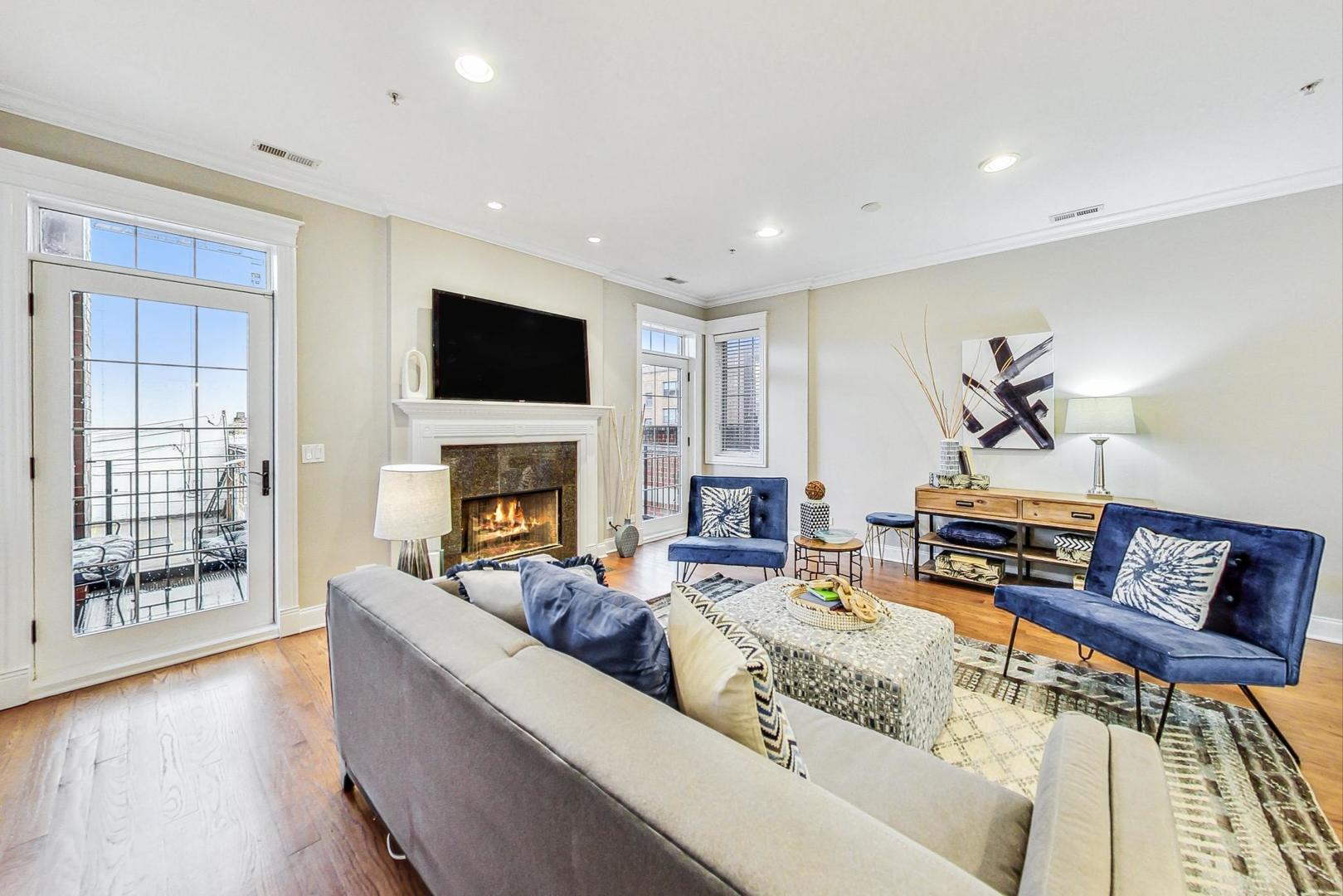 1453 W Irving Park Road Unit: 203