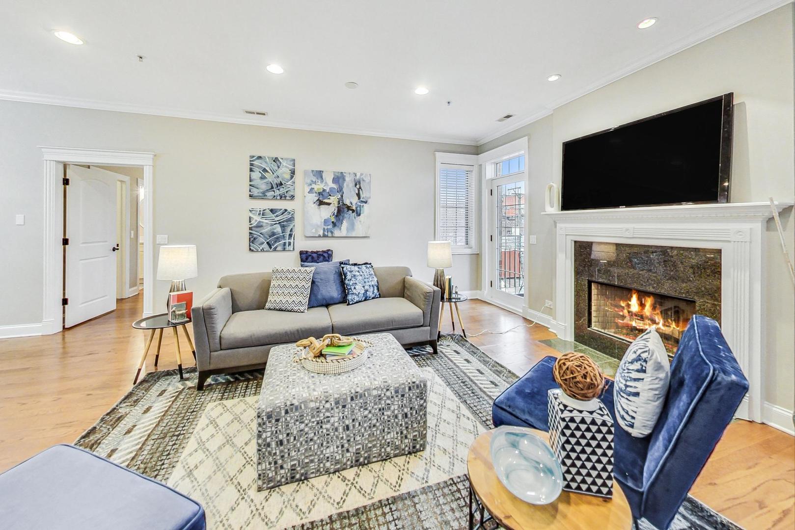 1453 W Irving Park Road Unit: 203