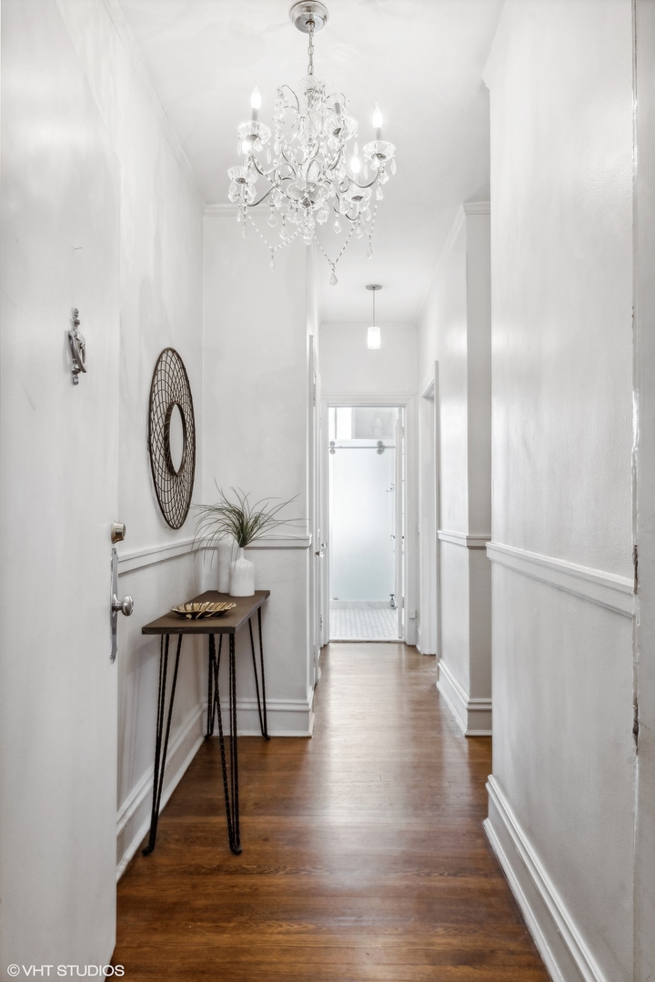 456 W SURF Street Unit: 3R