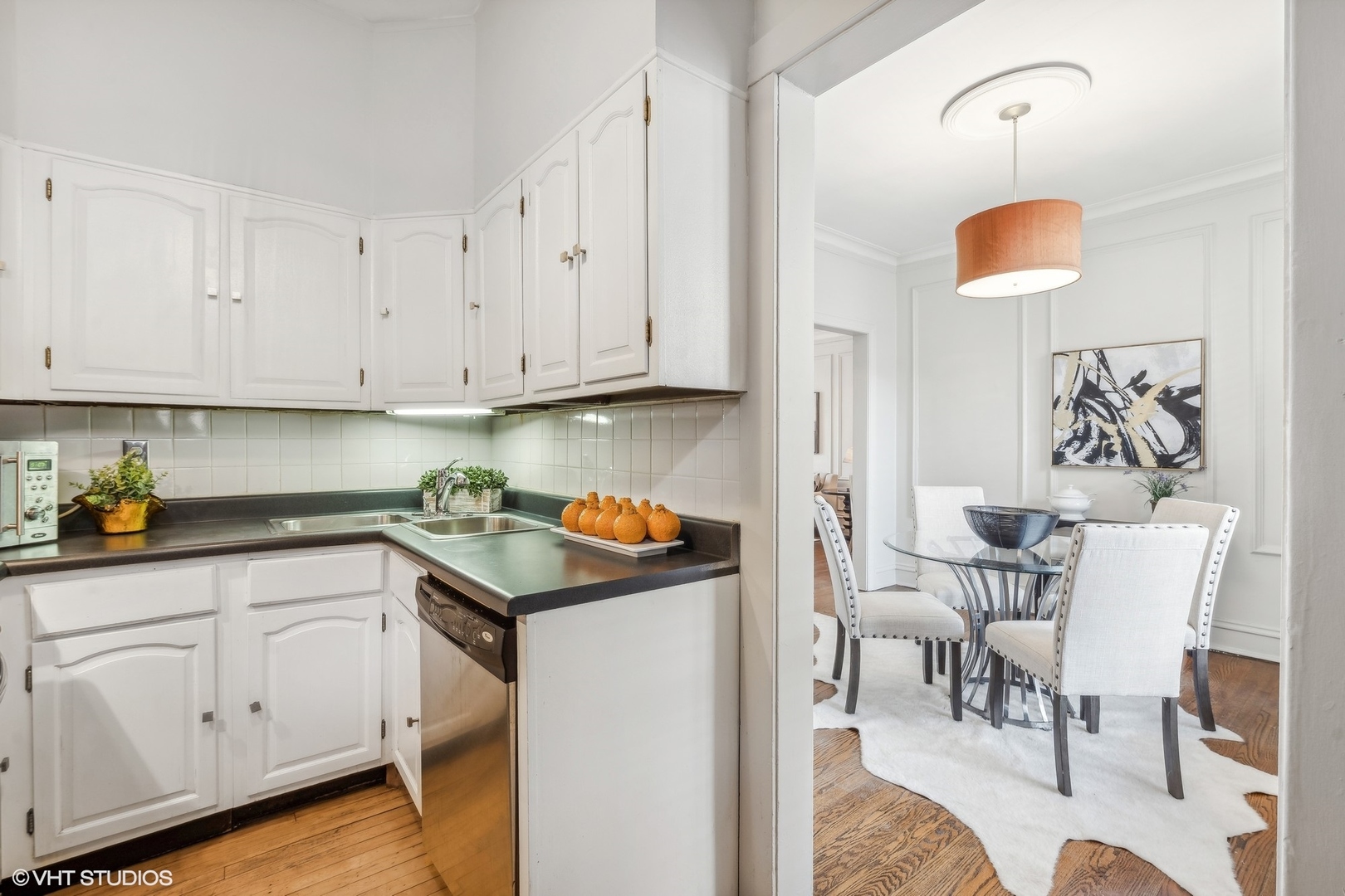 456 W SURF Street Unit: 3R