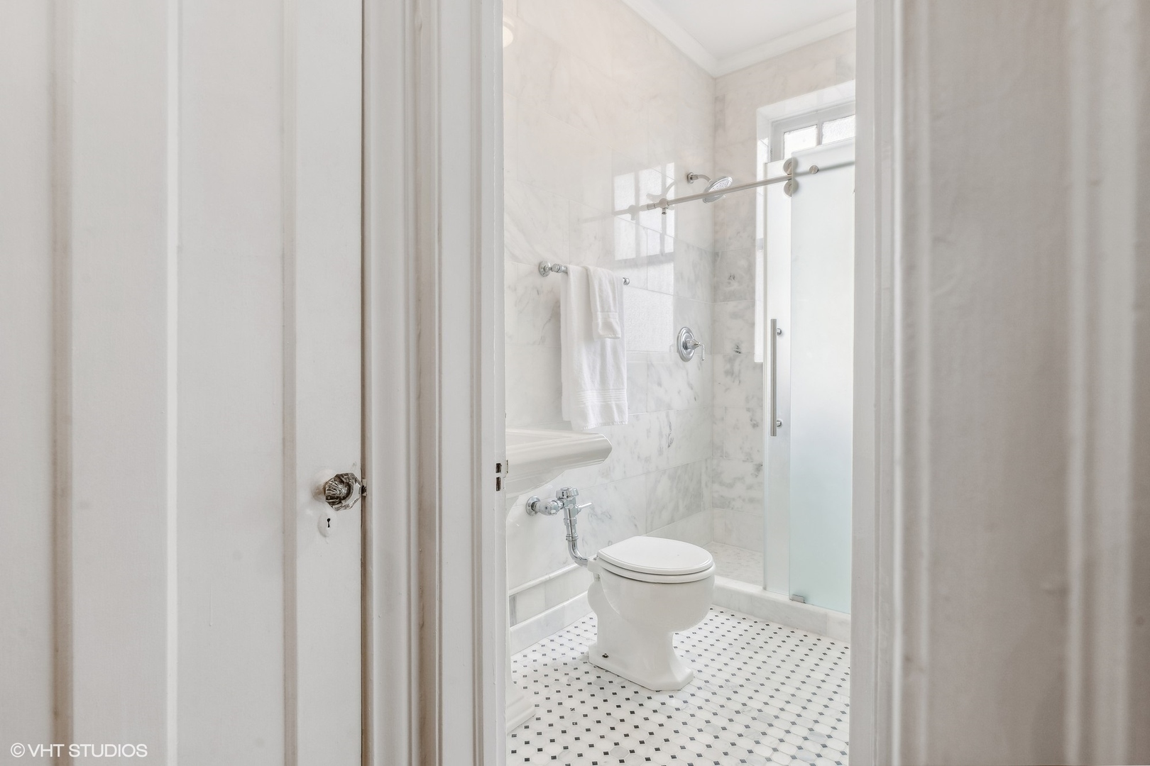 456 W SURF Street Unit: 3R