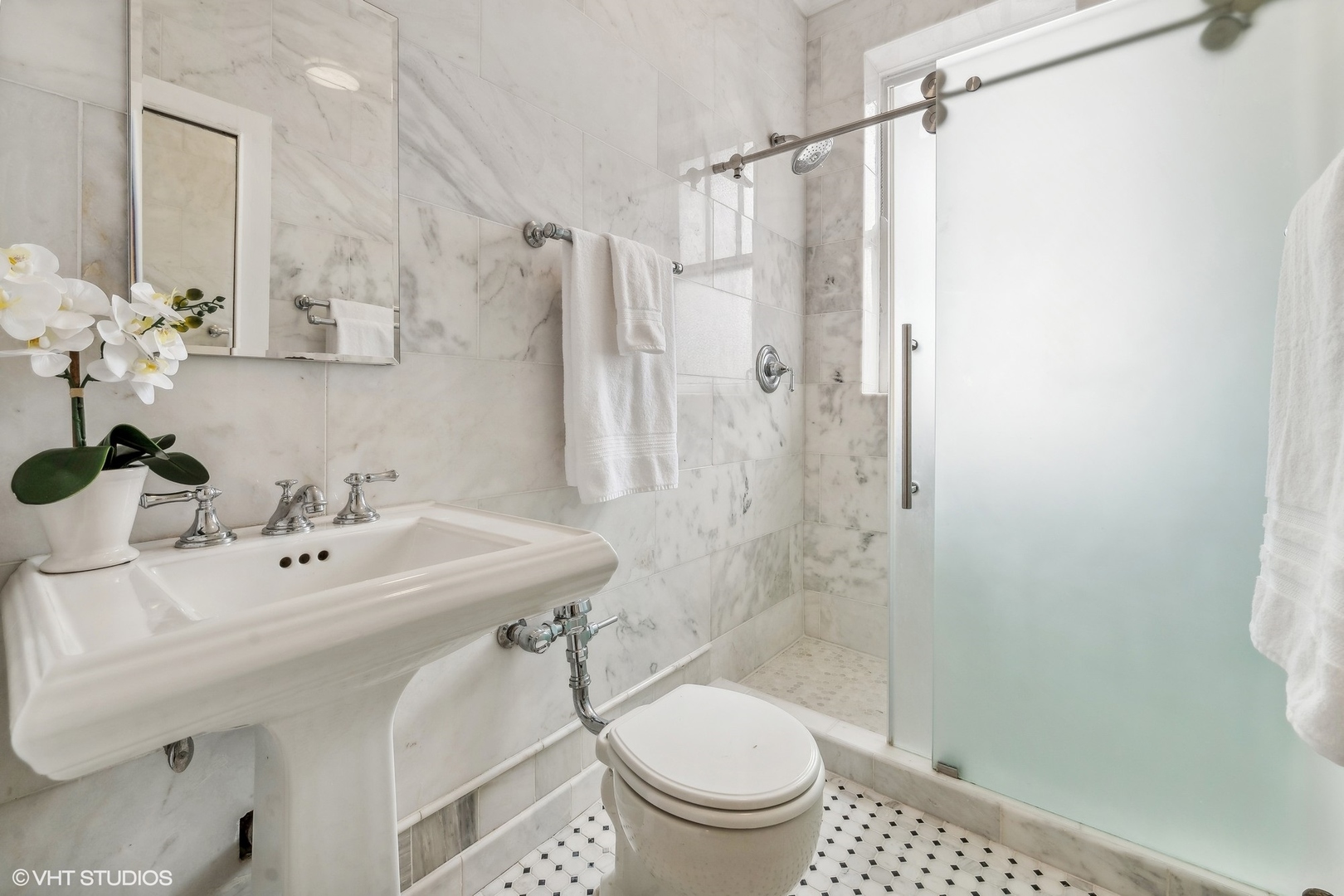 456 W SURF Street Unit: 3R