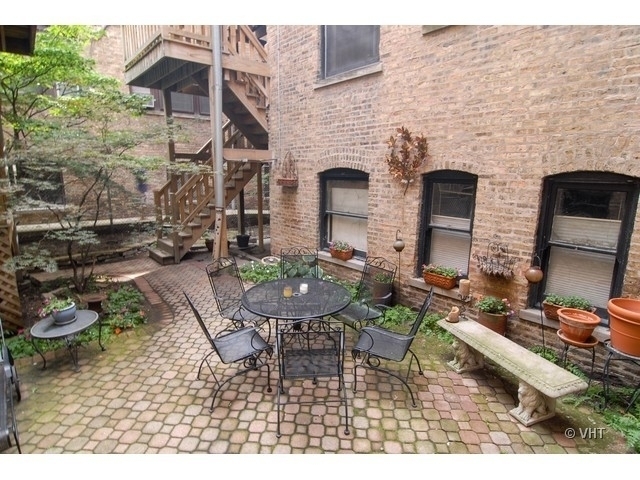 456 W SURF Street Unit: 3R