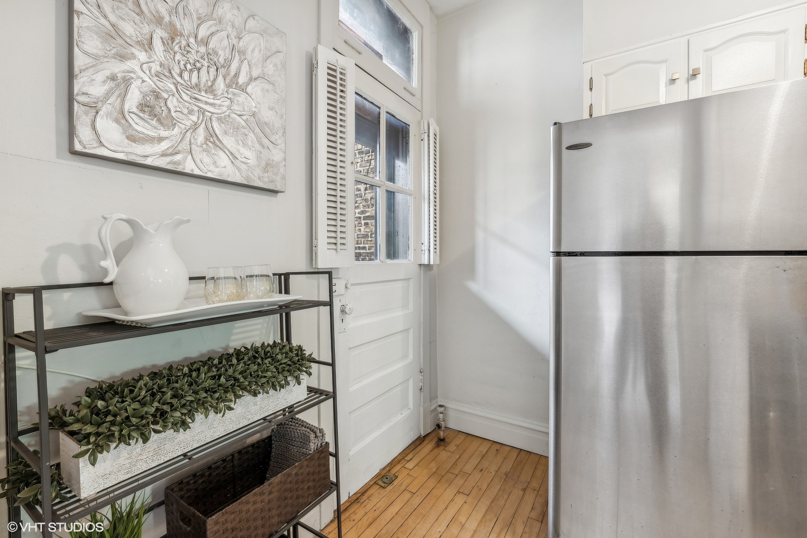 456 W SURF Street Unit: 3R