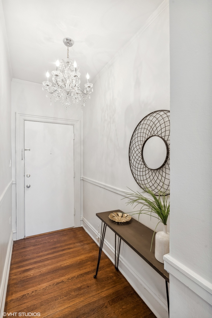 456 W SURF Street Unit: 3R