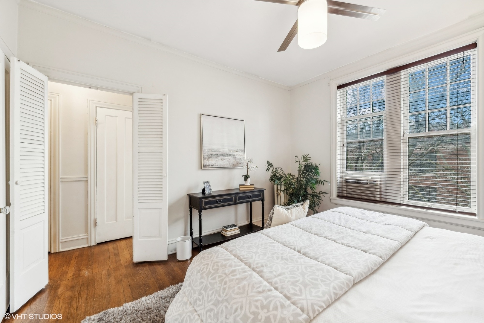 456 W SURF Street Unit: 3R