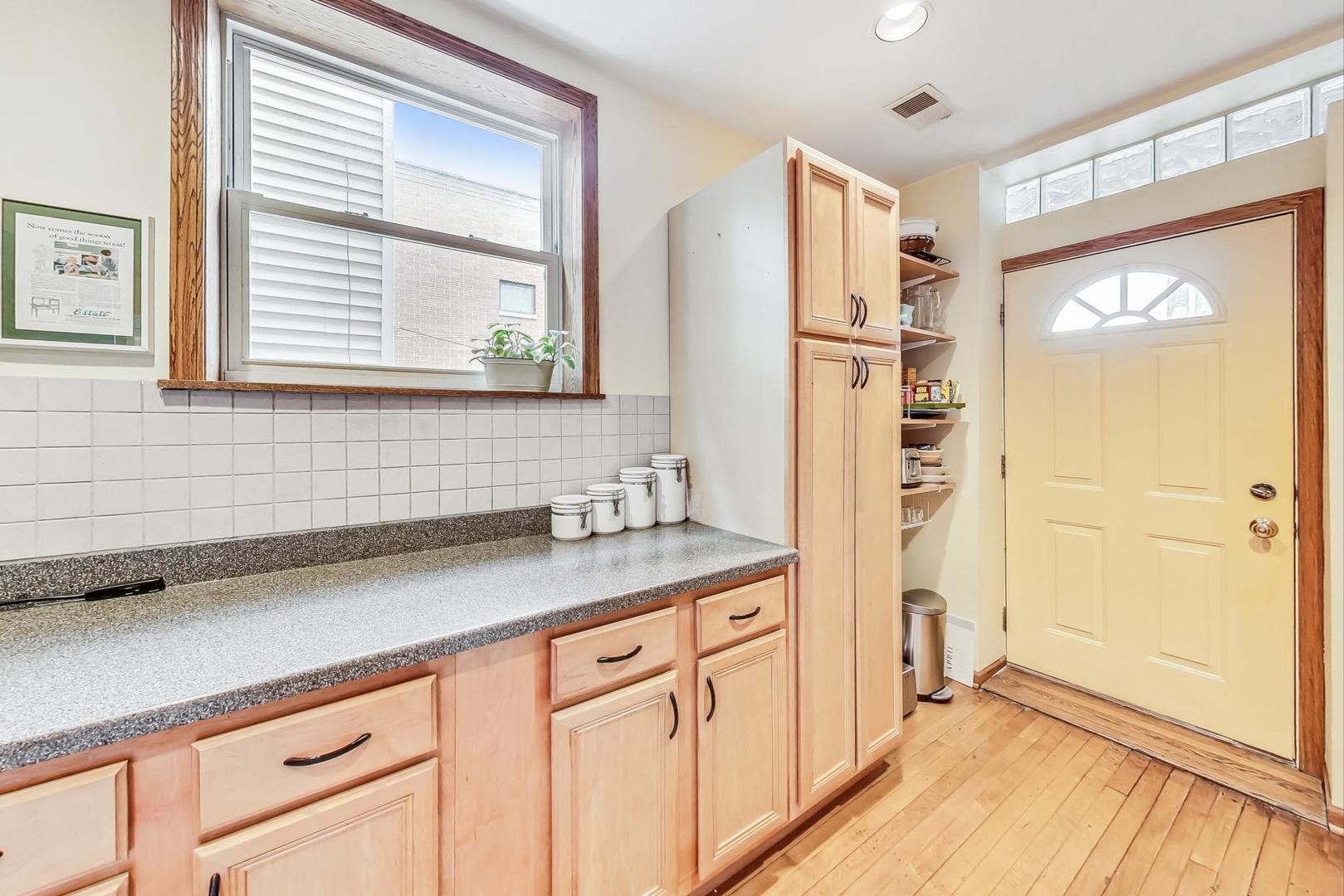 3319 N Bell Avenue Unit: 1