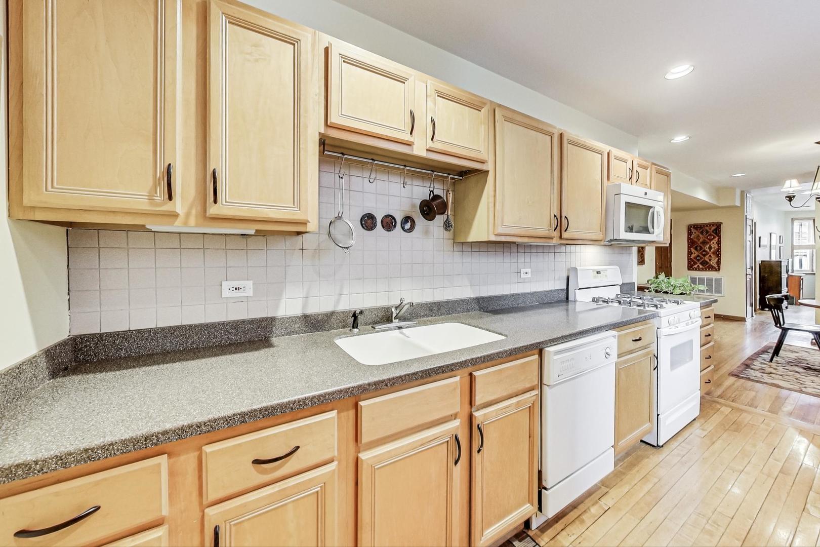 3319 N Bell Avenue Unit: 1