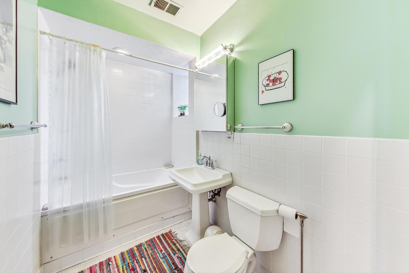 3319 N Bell Avenue Unit: 1
