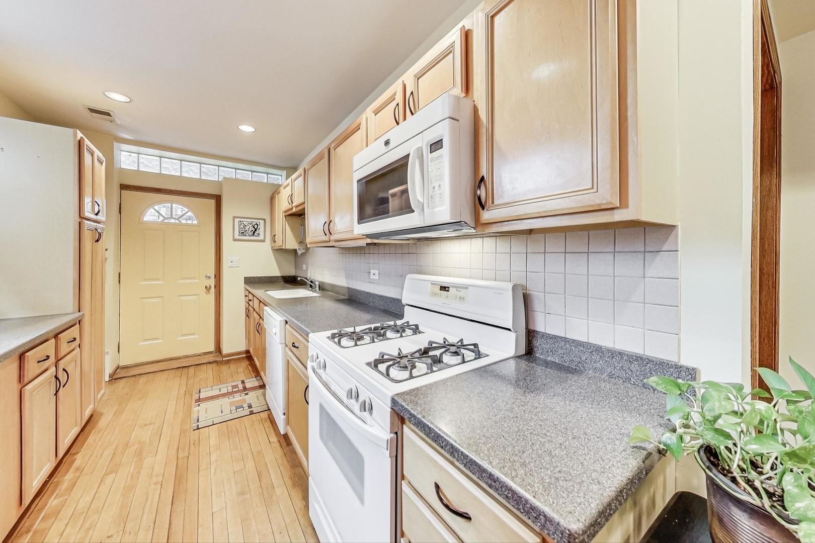 3319 N Bell Avenue Unit: 1