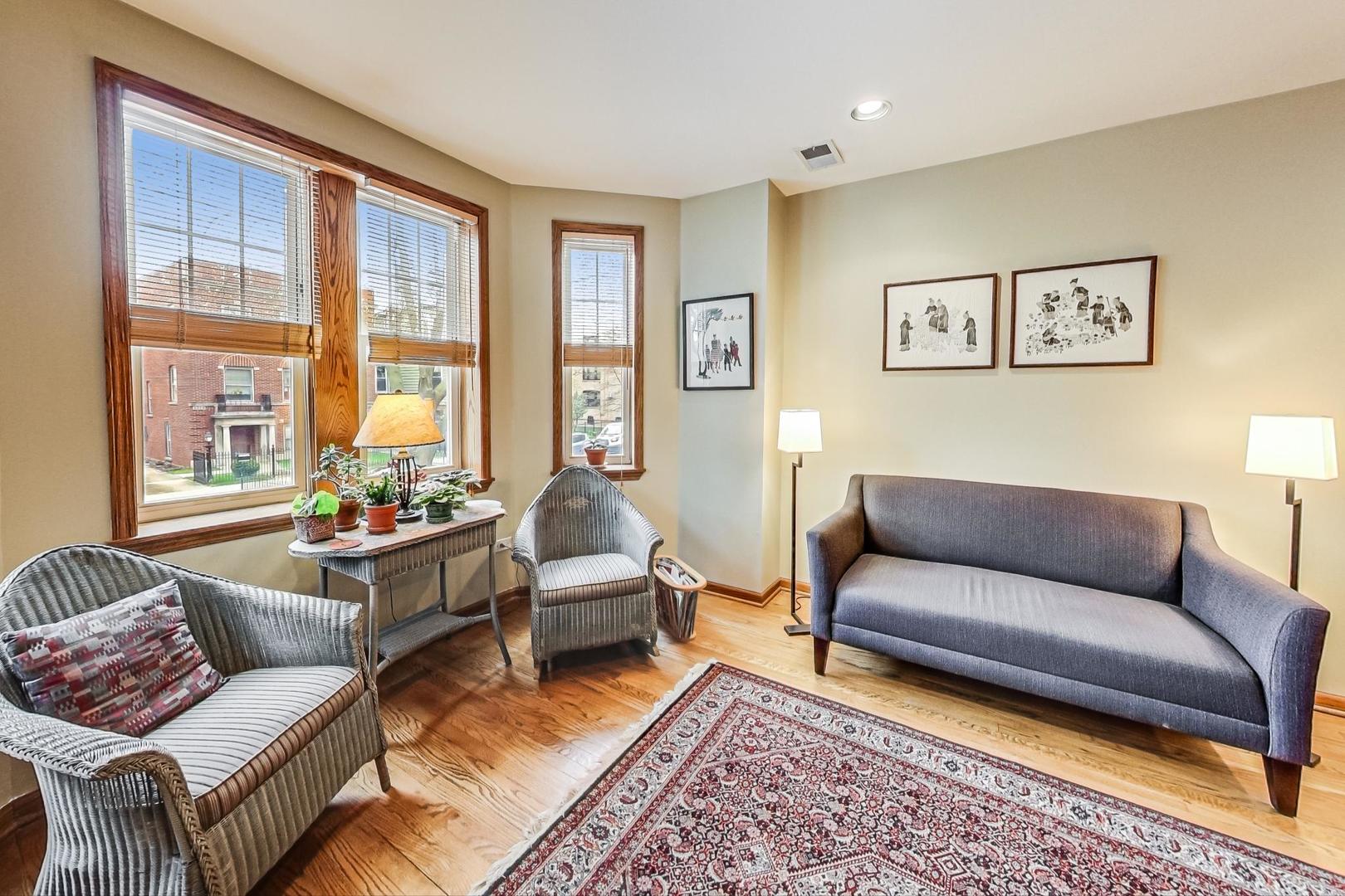 3319 N Bell Avenue Unit: 1