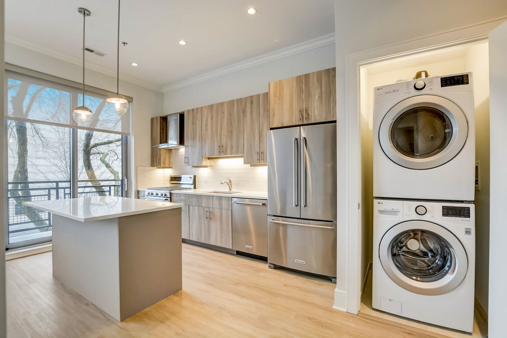 128 S Laflin Street Unit: 208