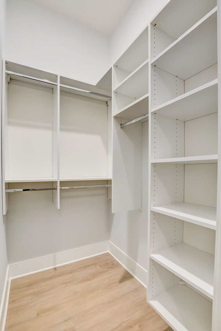 128 S Laflin Street Unit: 208