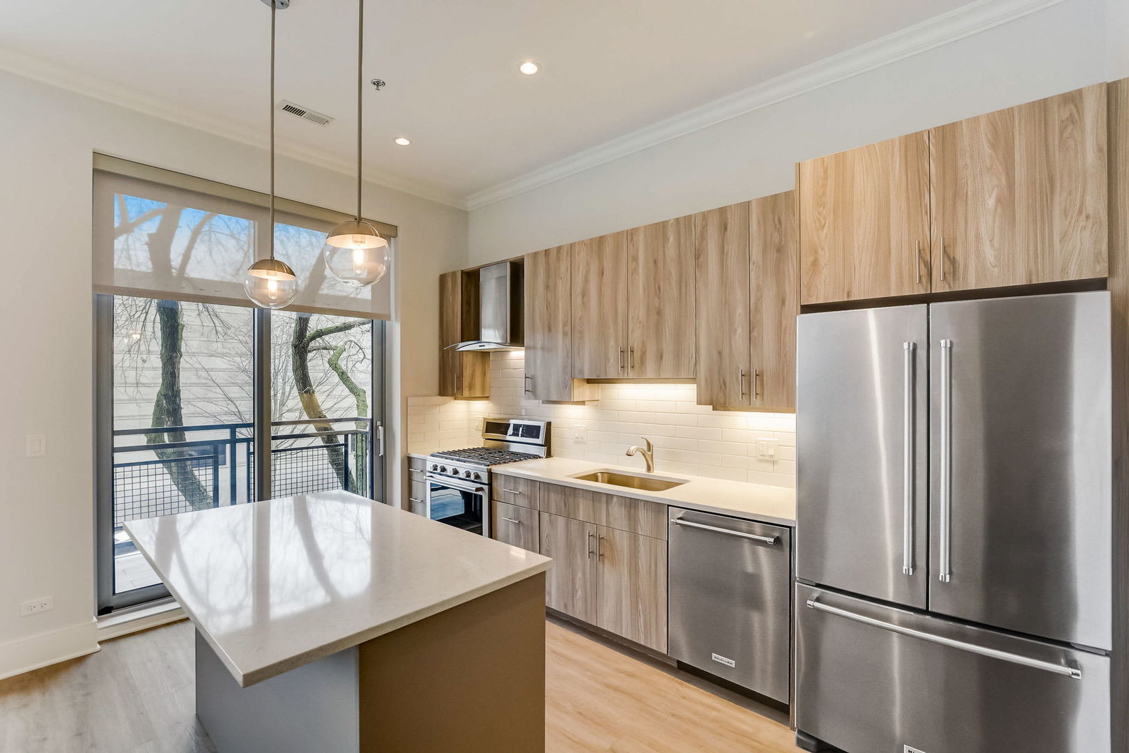 128 S Laflin Street Unit: 208