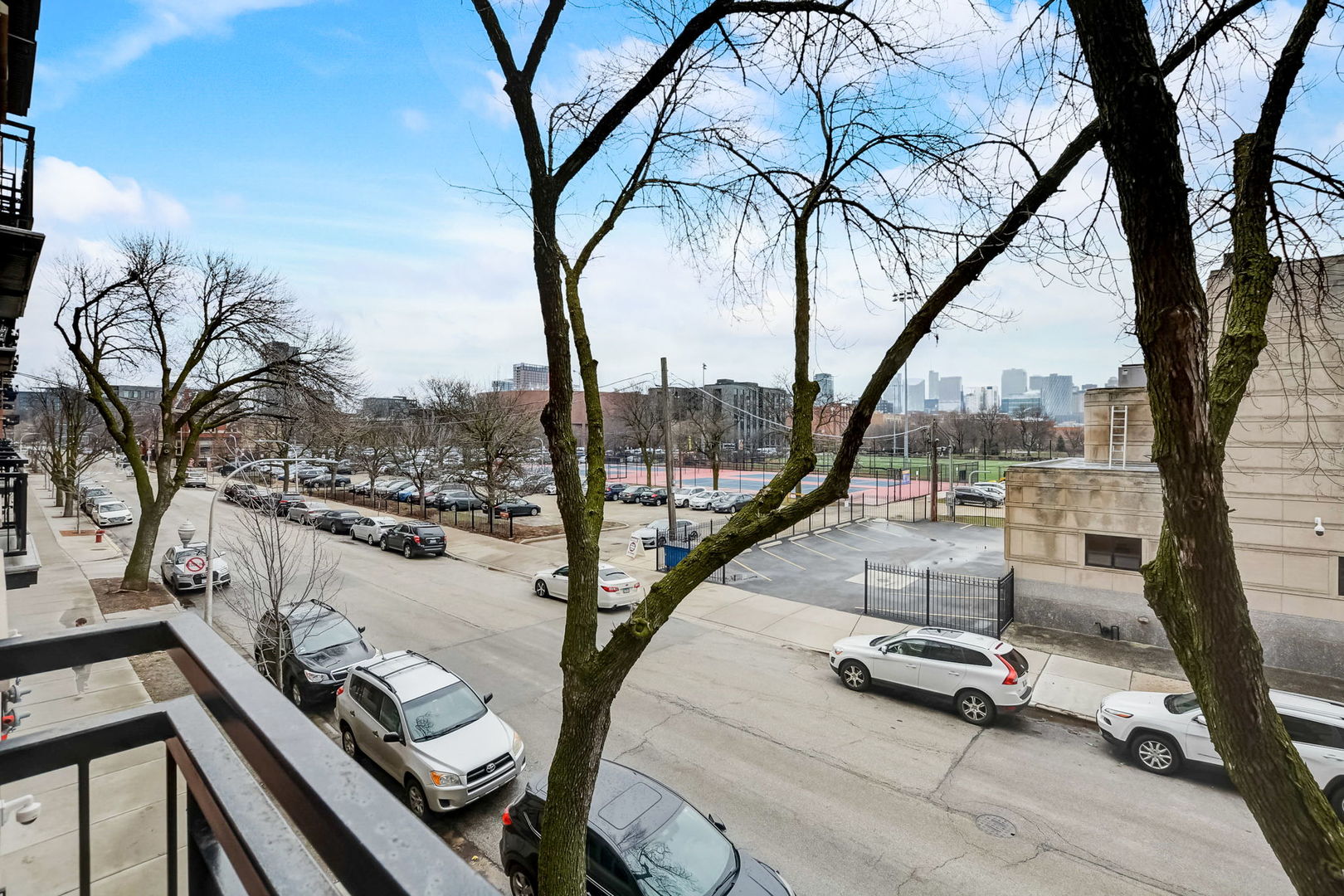 128 S Laflin Street Unit: 208