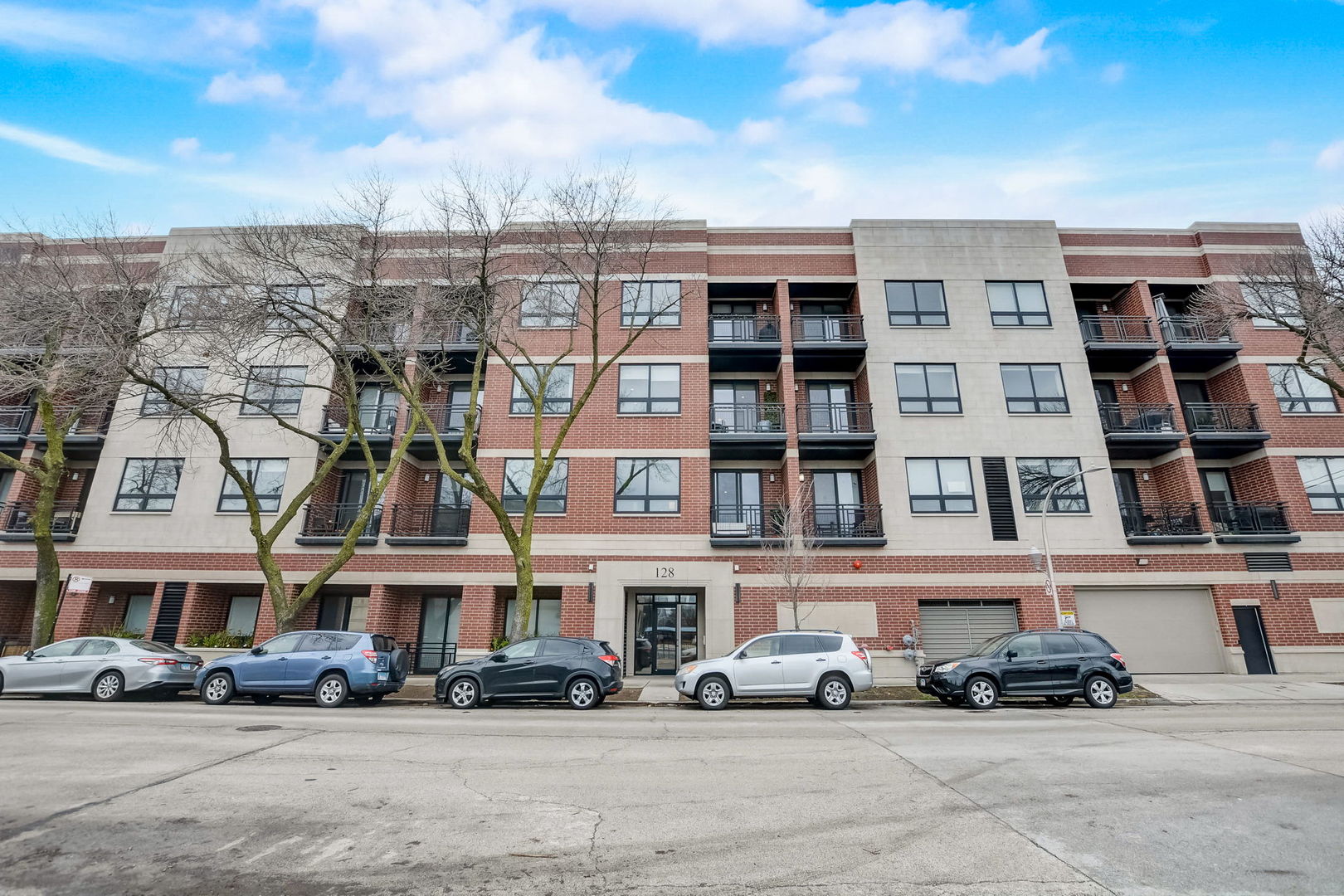 128 S Laflin Street Unit: 208