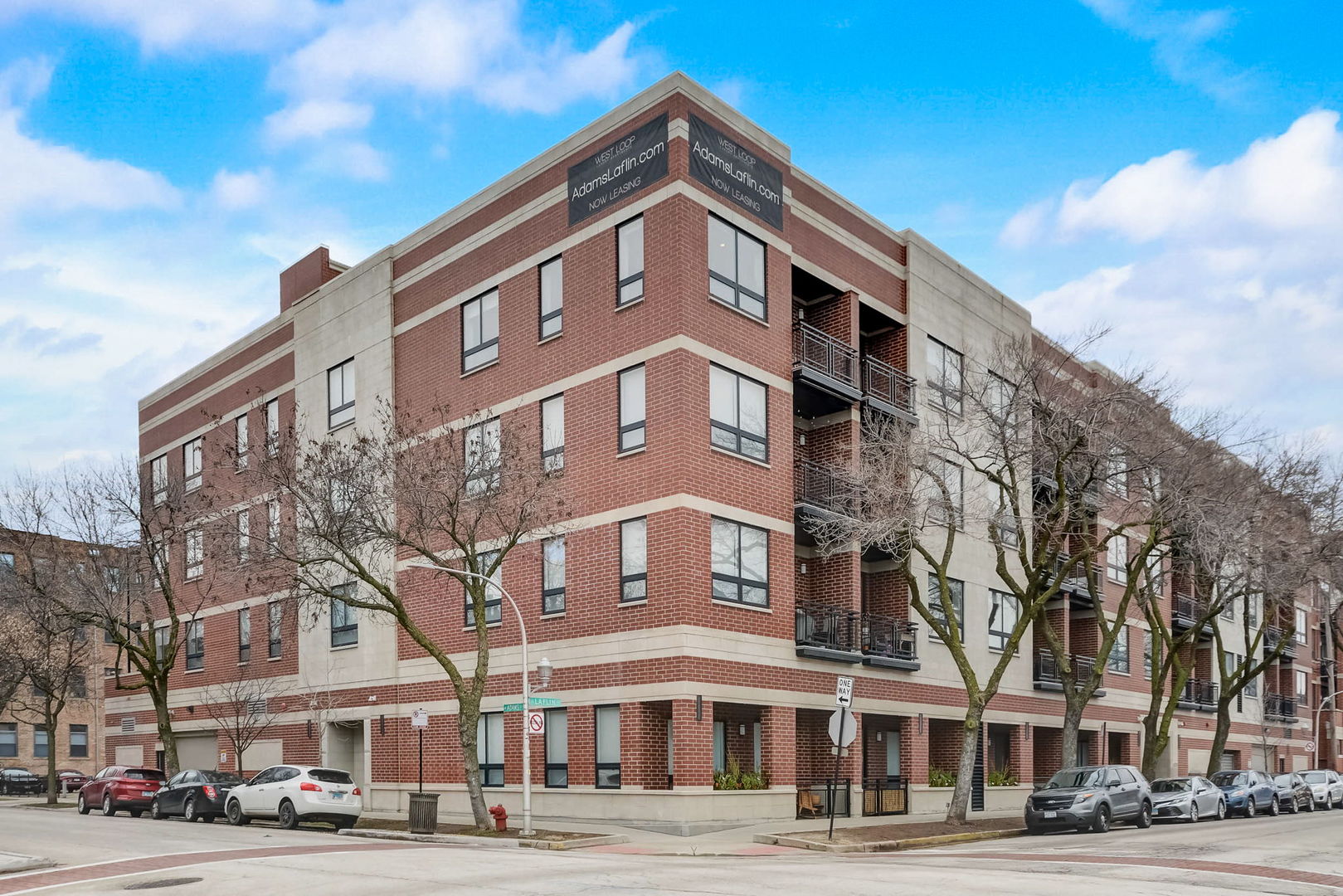 128 S Laflin Street Unit: 208