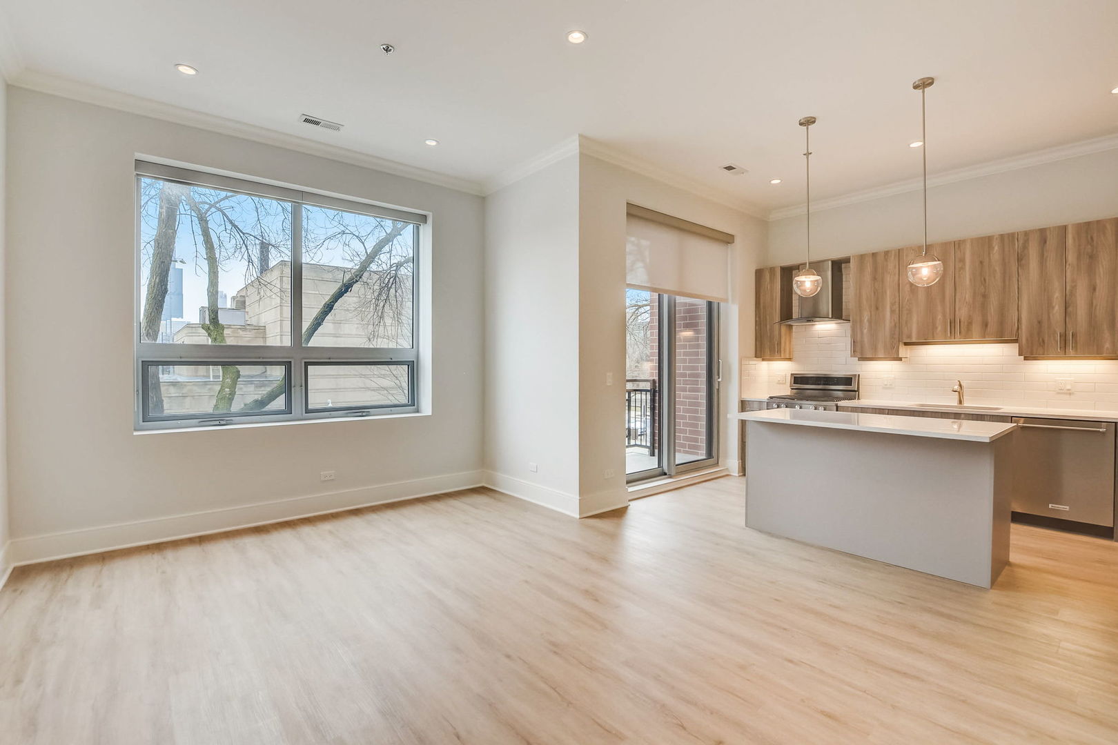 128 S Laflin Street Unit: 208