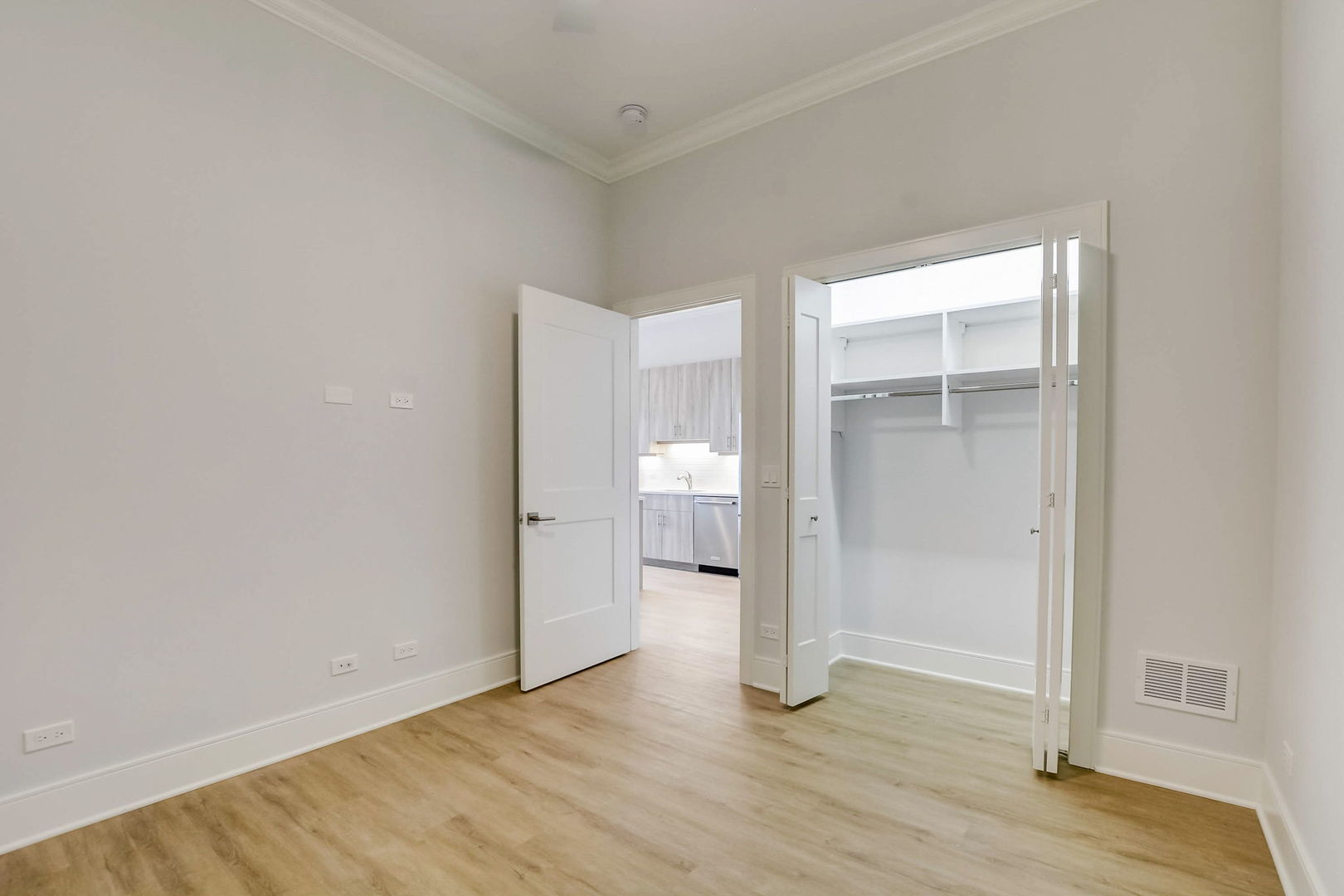 128 S Laflin Street Unit: 208