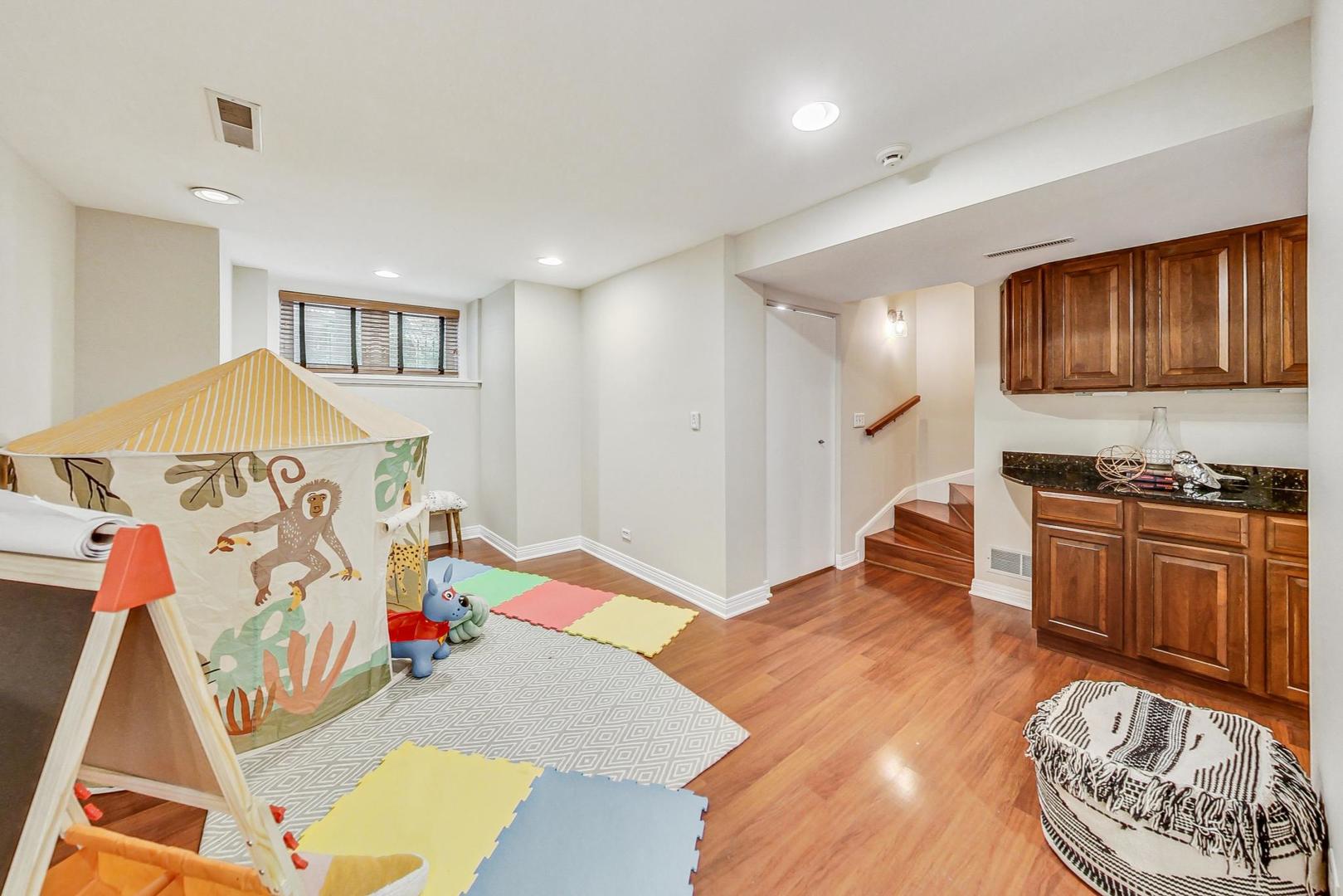 2229 N Seminary Avenue Unit: 1