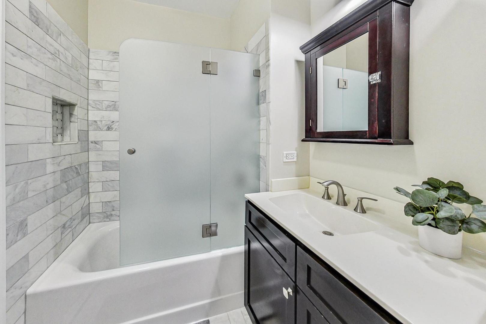 2229 N Seminary Avenue Unit: 1