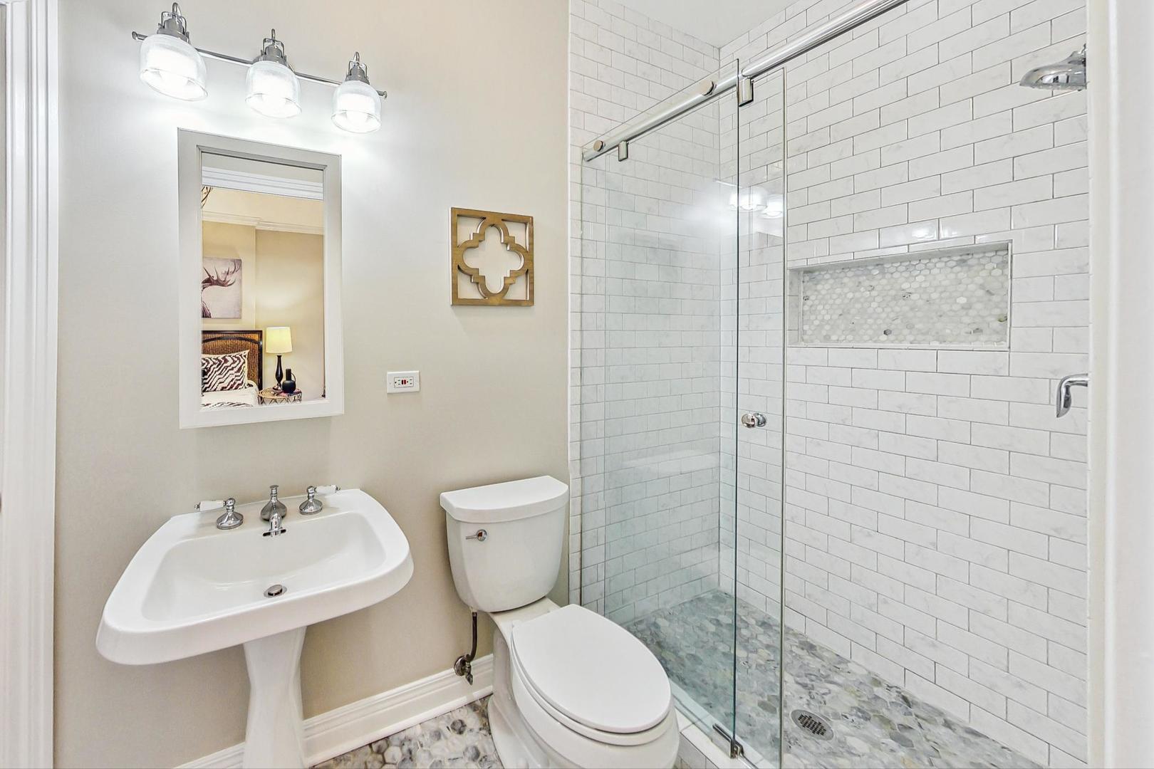 2229 N Seminary Avenue Unit: 1
