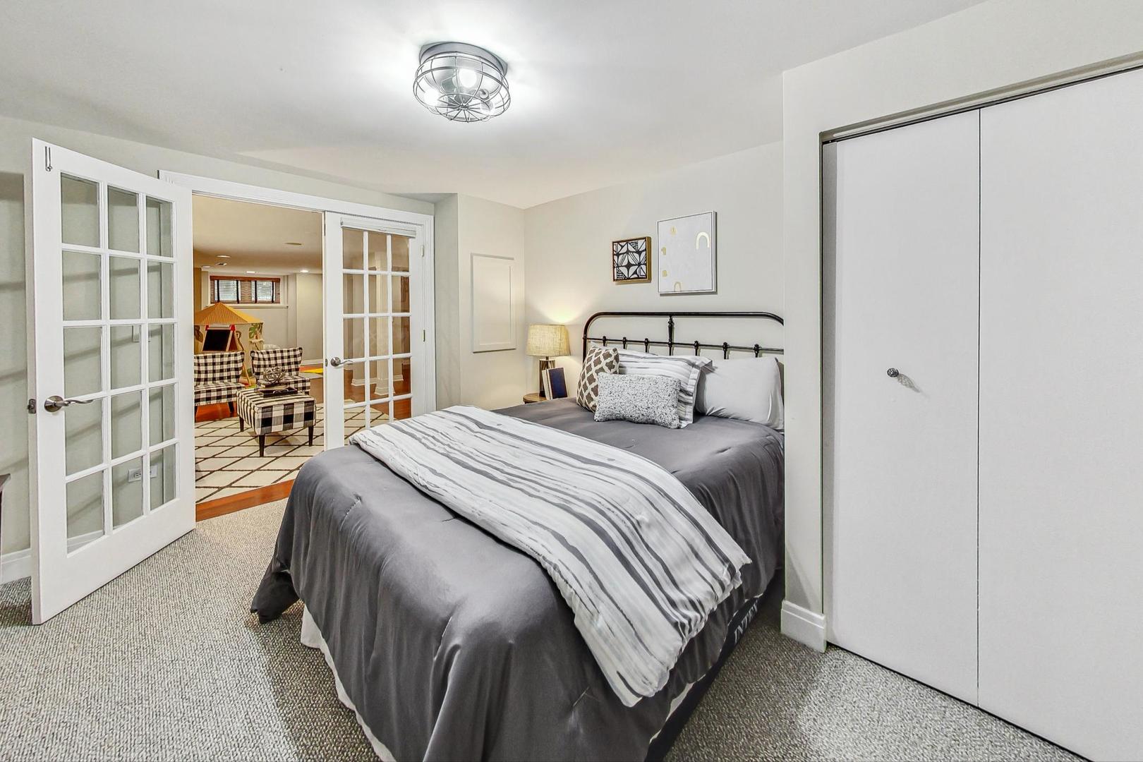 2229 N Seminary Avenue Unit: 1