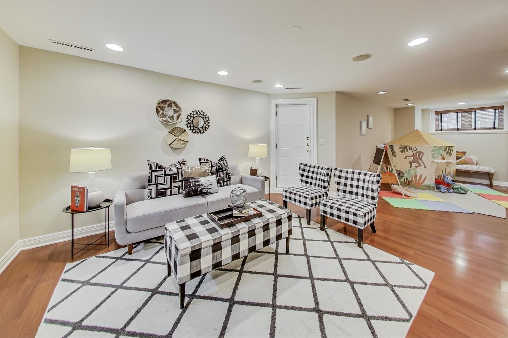 2229 N Seminary Avenue Unit: 1