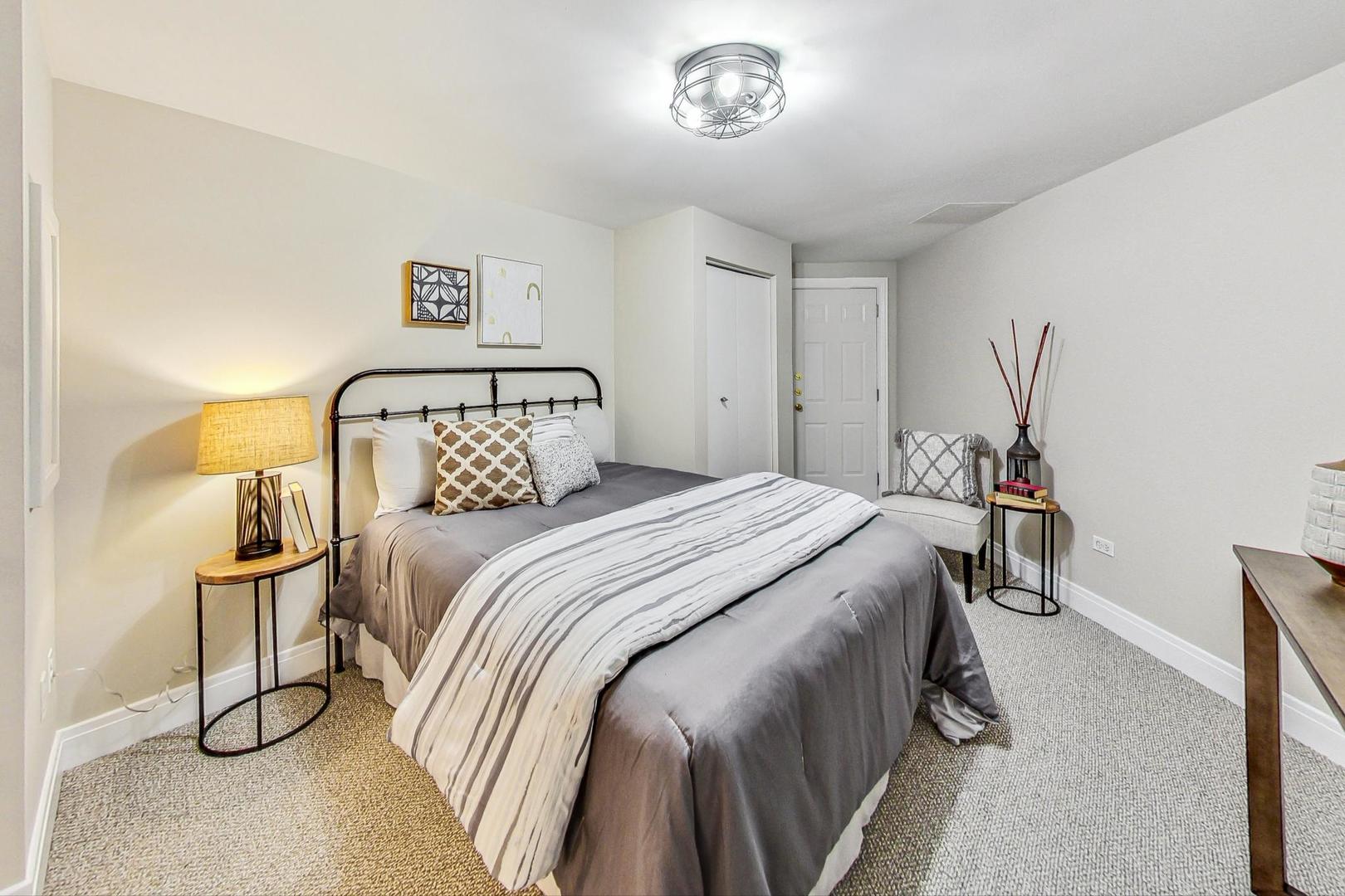 2229 N Seminary Avenue Unit: 1