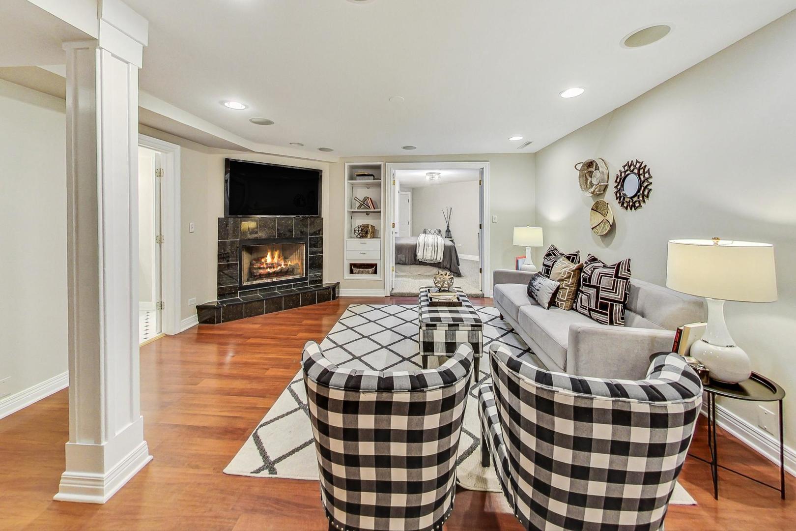 2229 N Seminary Avenue Unit: 1
